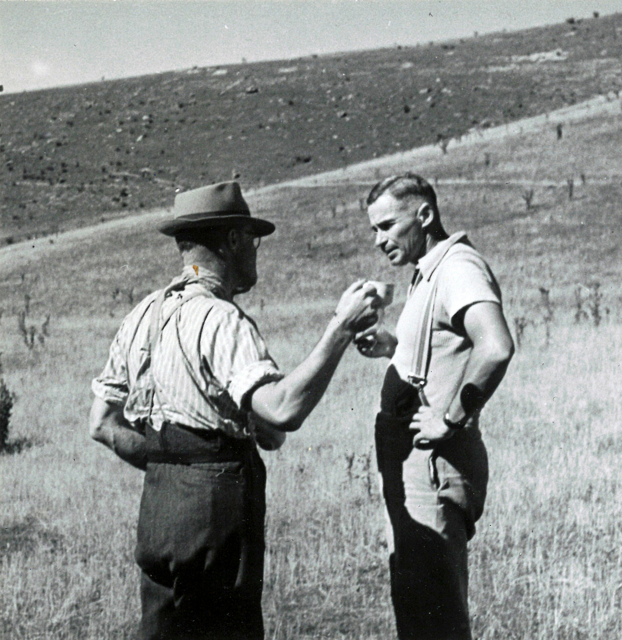 21 Mr Chapman (Run-holder) converses with Mr Flay (staff)