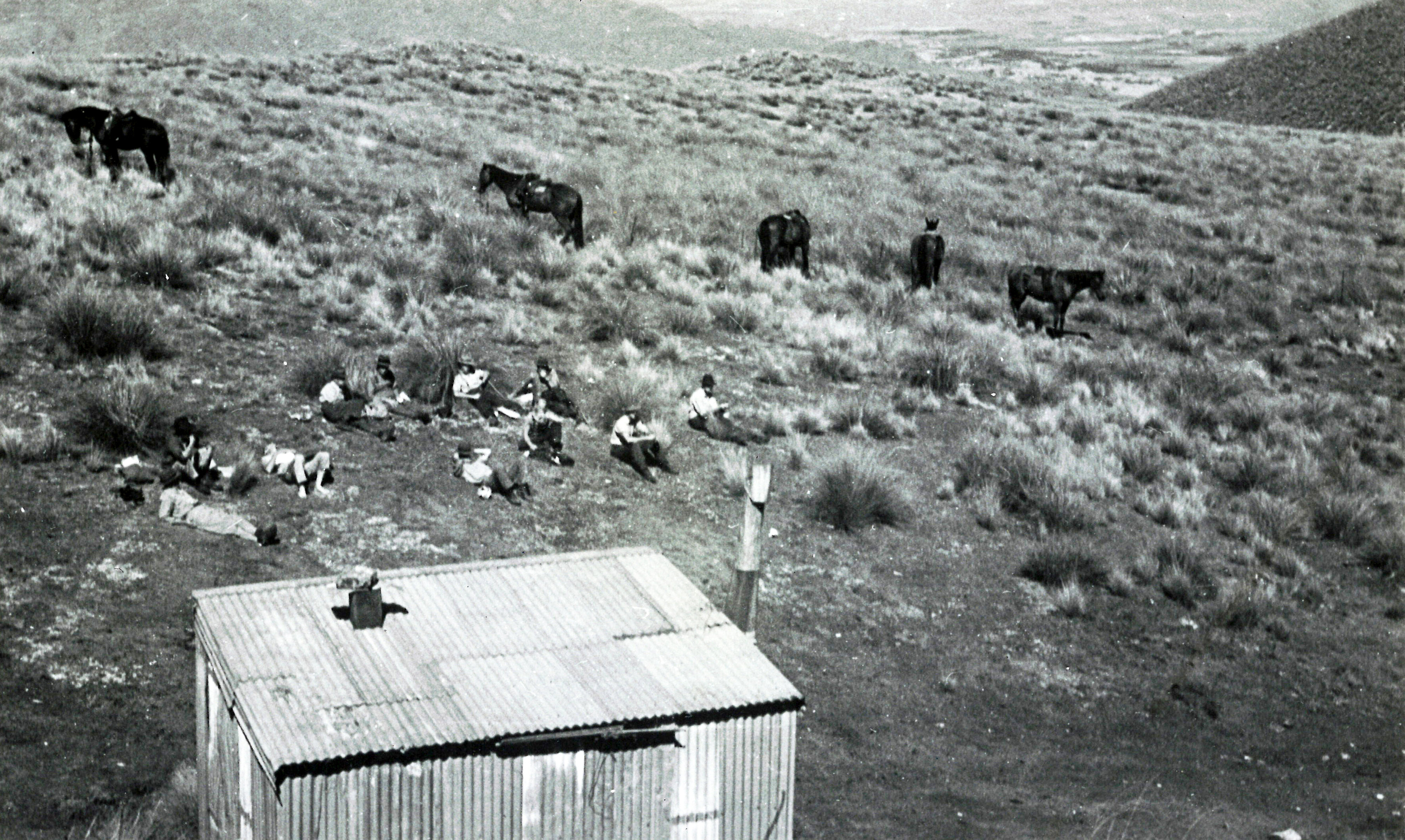 32 Midday meal and rest at the tin hut on the top of Chapman's Run