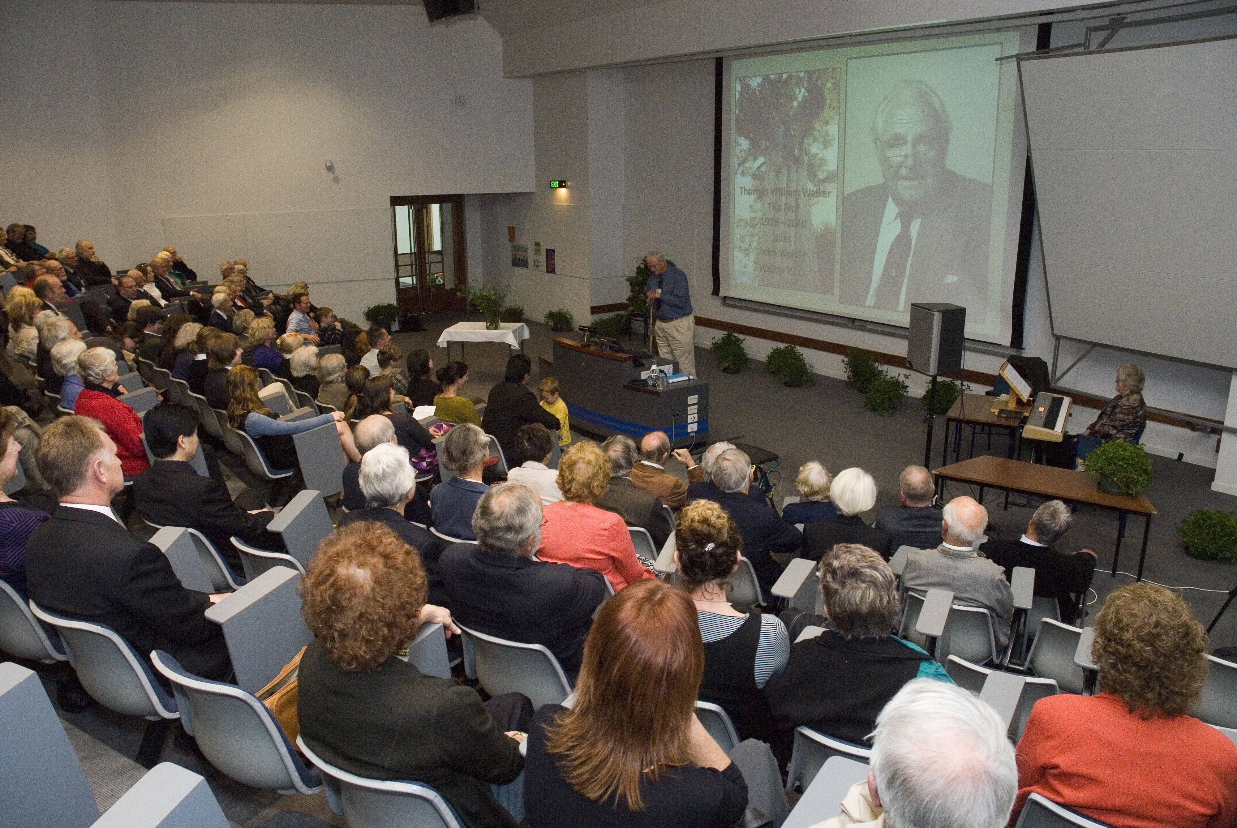 2010 Professor T. W. Walker Memorial Service 15