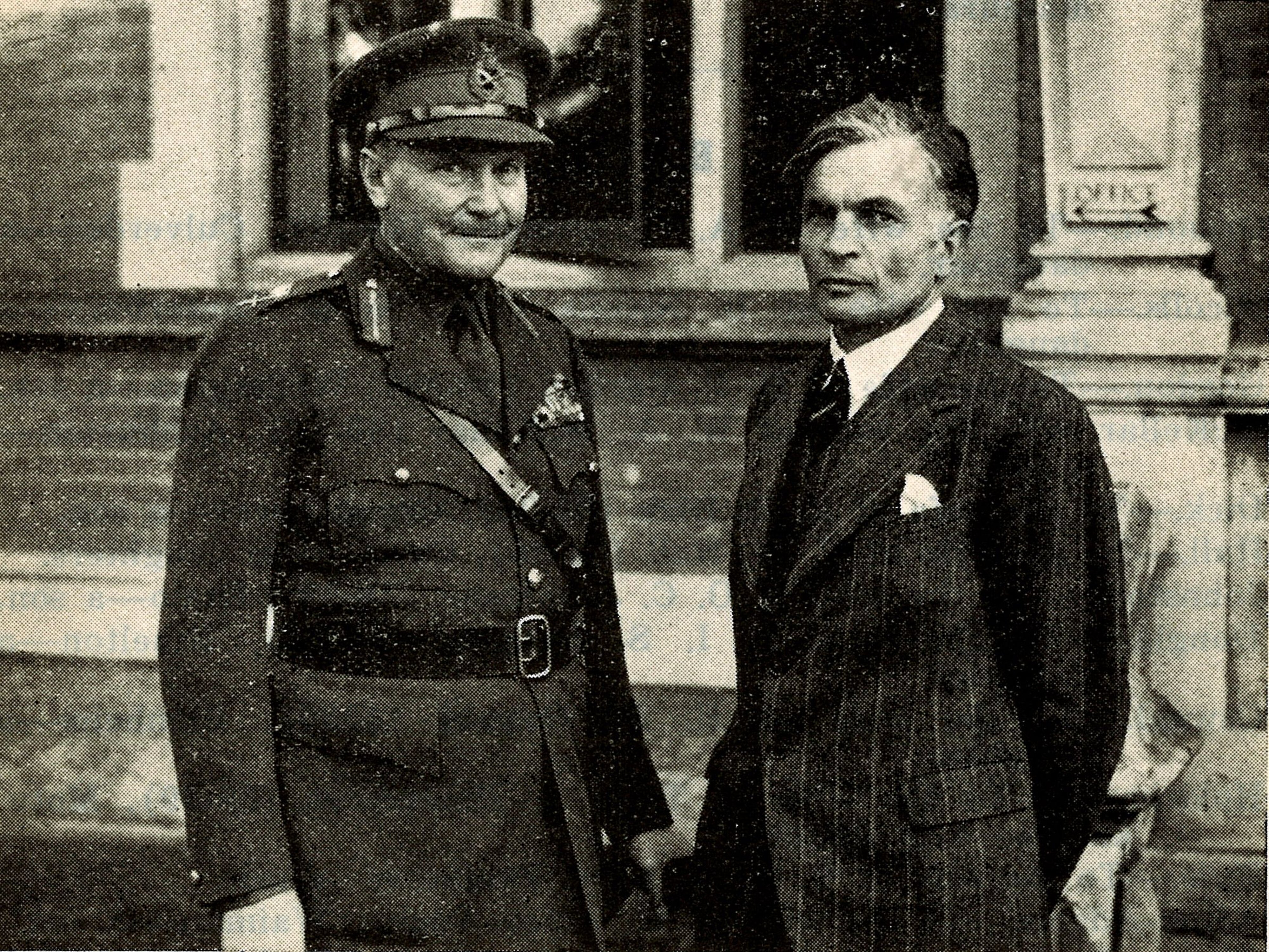 1949 War Memorial After the Ceremony