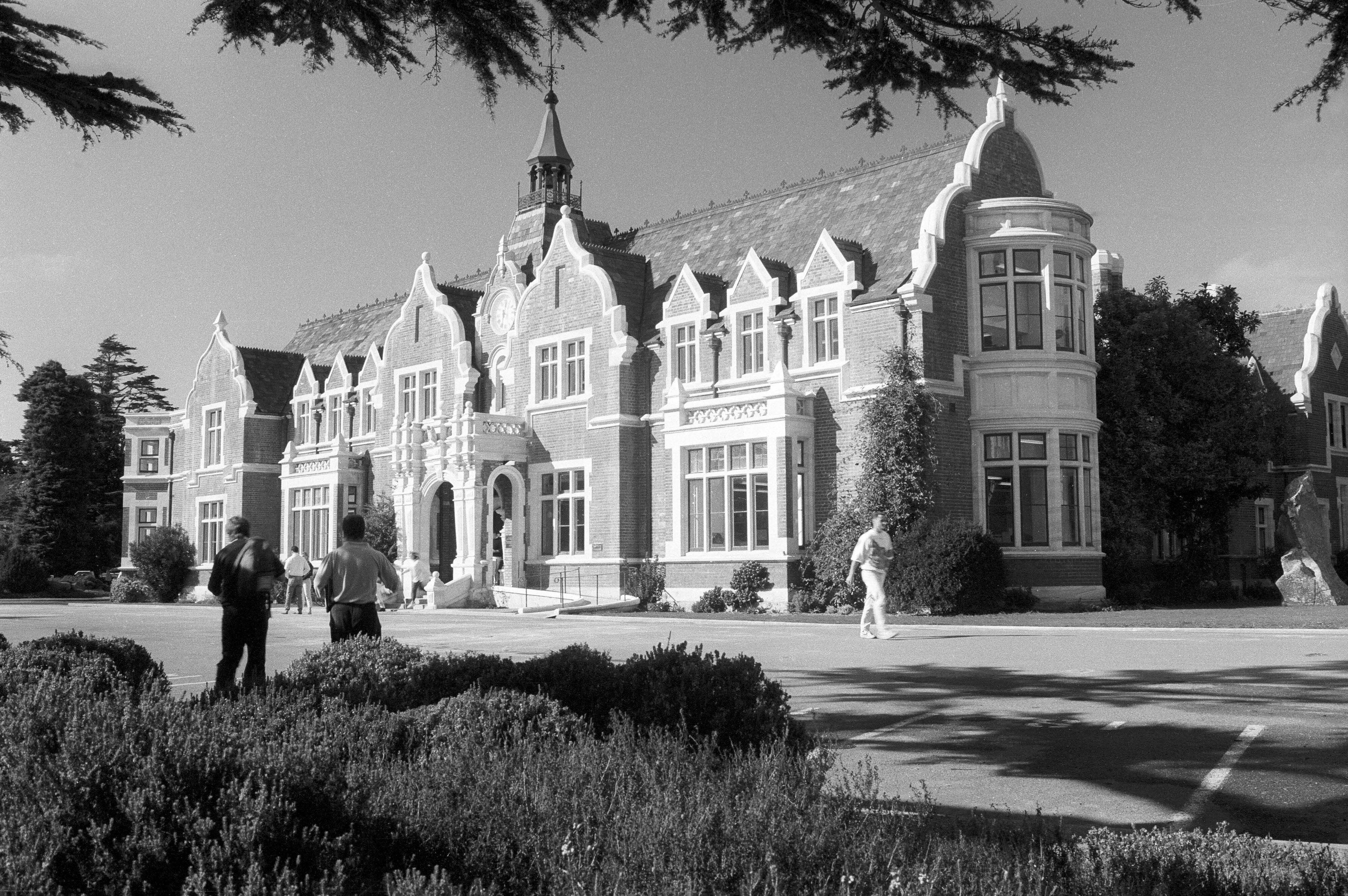 Ivey Hall Library 04