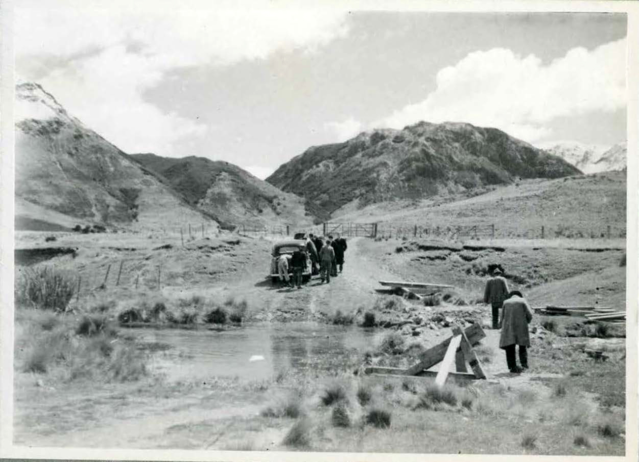 1940 Craigieburn Stream Assisting the Cher-Uncalled for