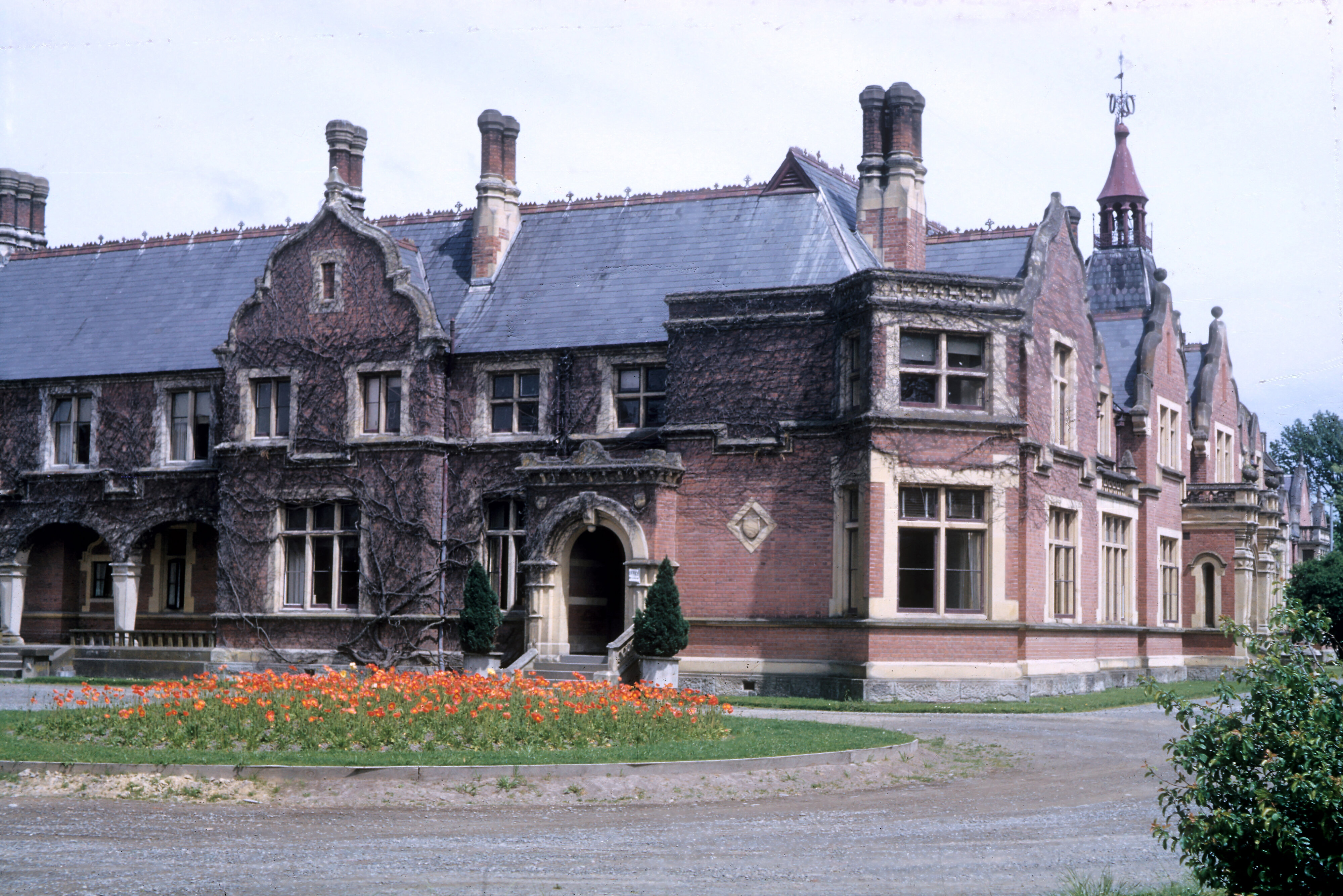 Ivey Hall and the circular garden, 1954