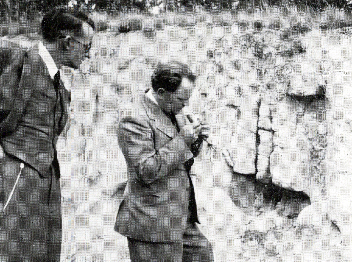 1952 J D Raeside discusses a soil profile with T W Walker