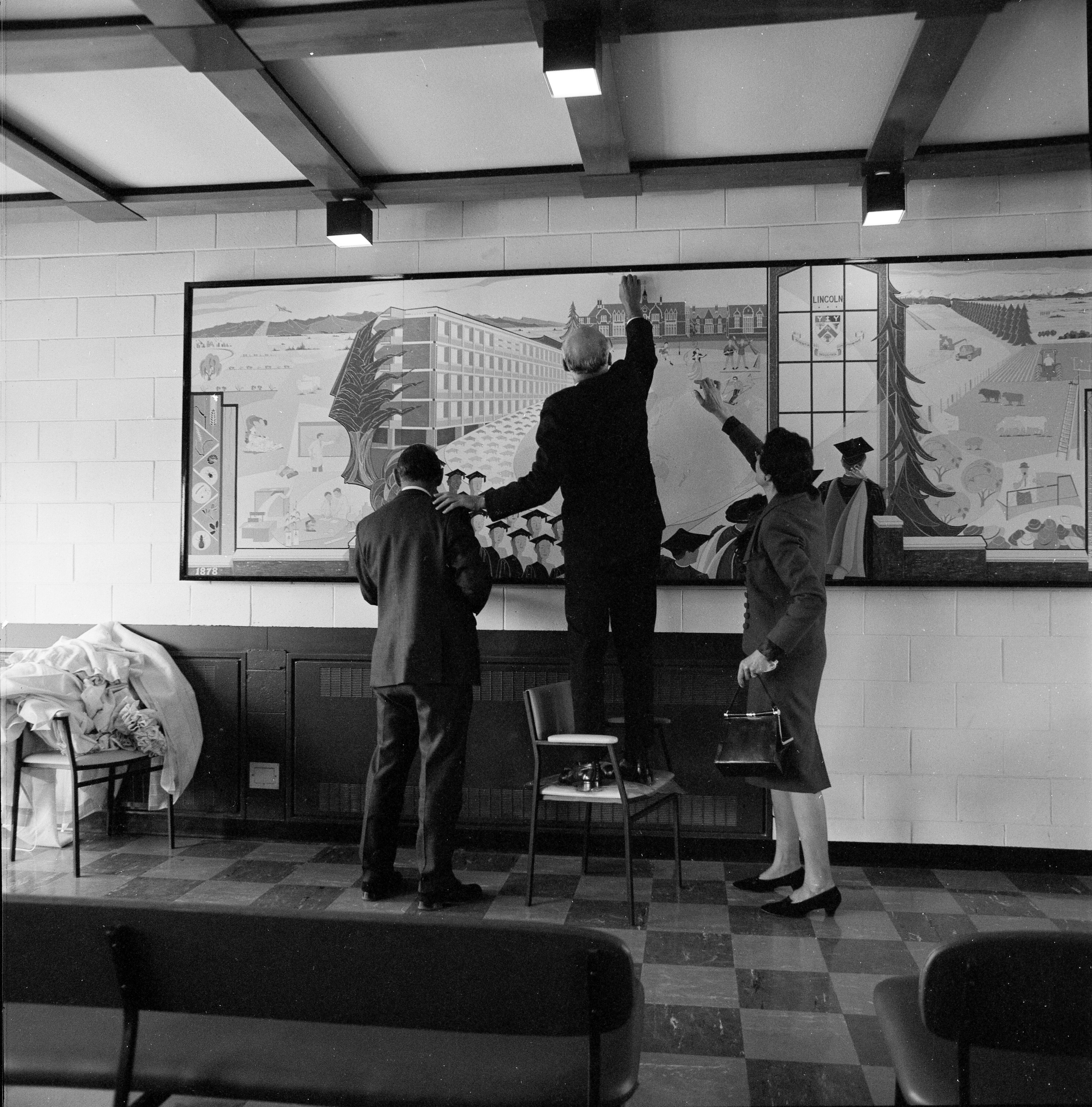 1969 Presentation of mural designed and painted by Lady Burns 8