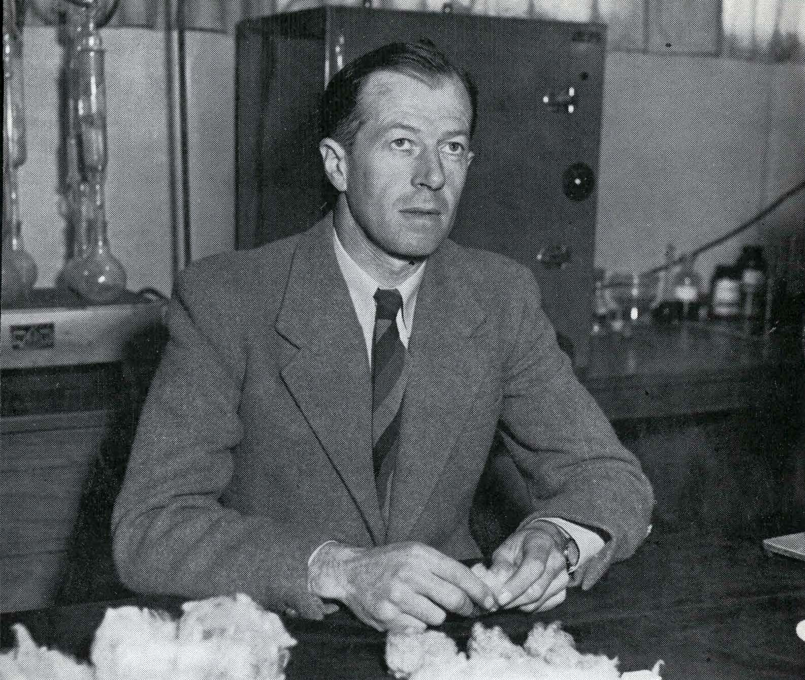 1962 Dr A E Henderson R eader in Wool Science