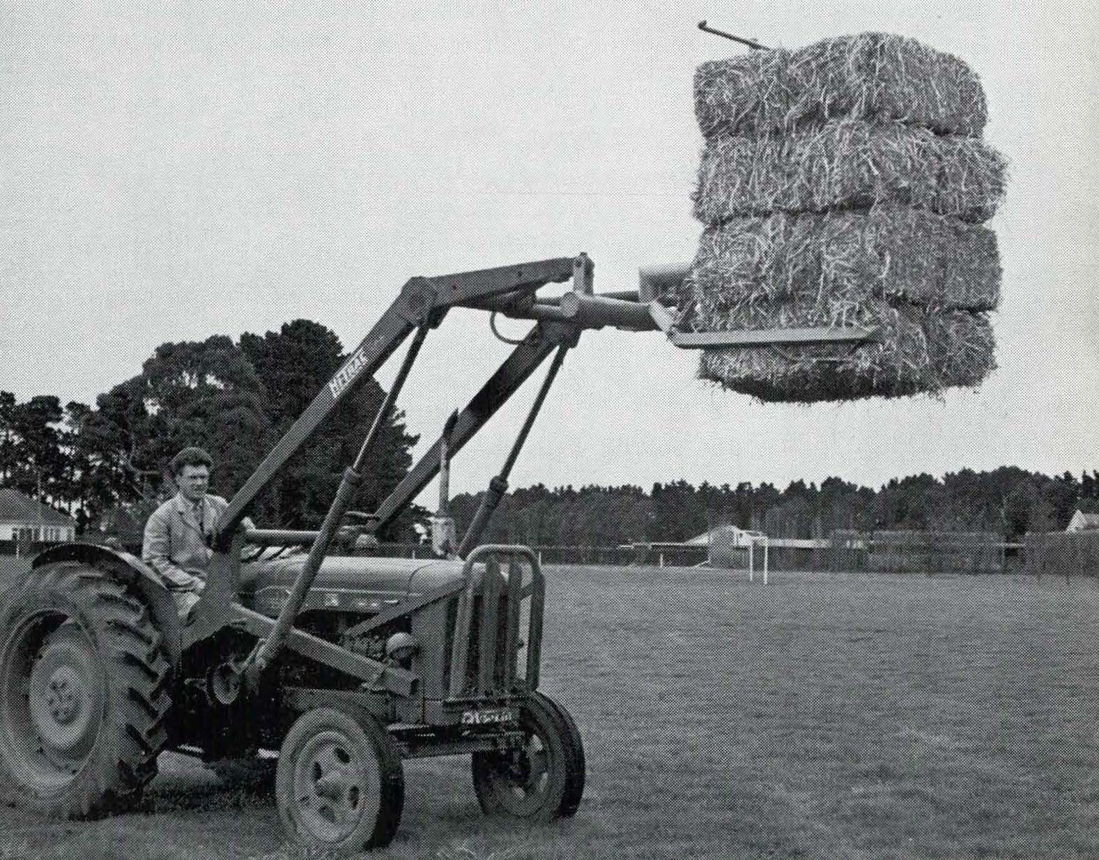 1962 Self-energising grip for front-end loader 2