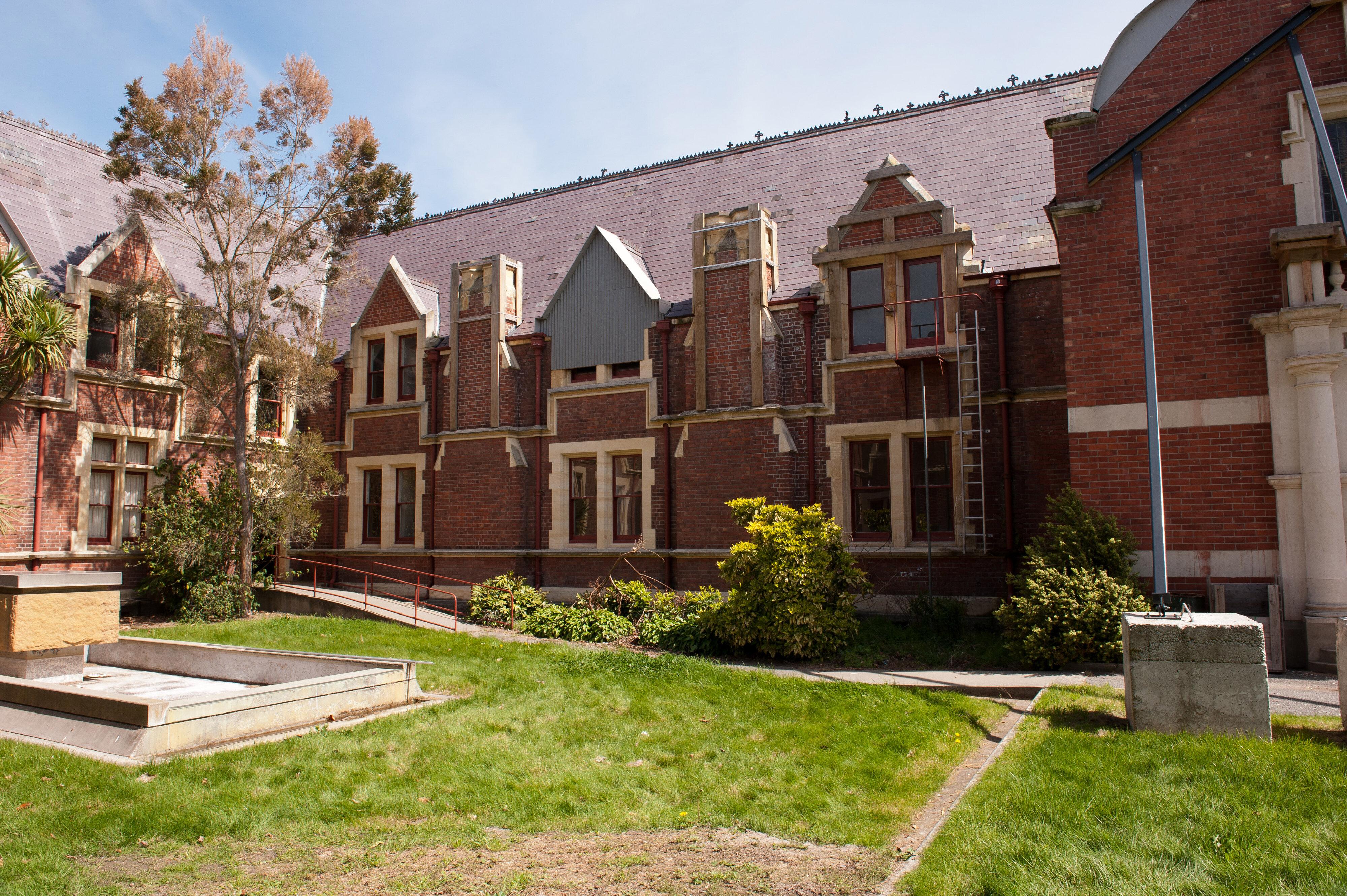 2012 LU Council Earthquake Inspections on Memorial Hall 04