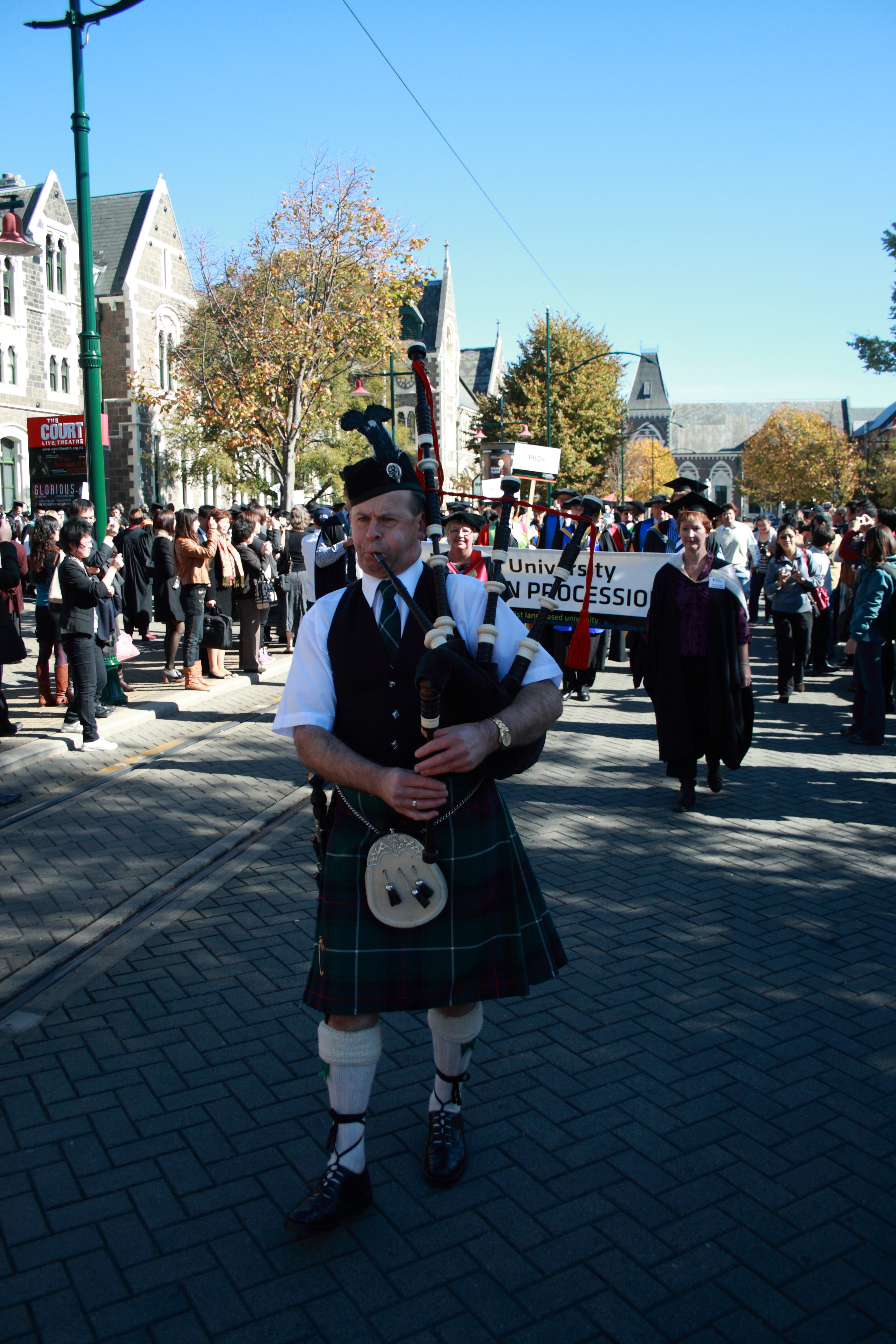 2010 LU graduation afternoon procession (89)