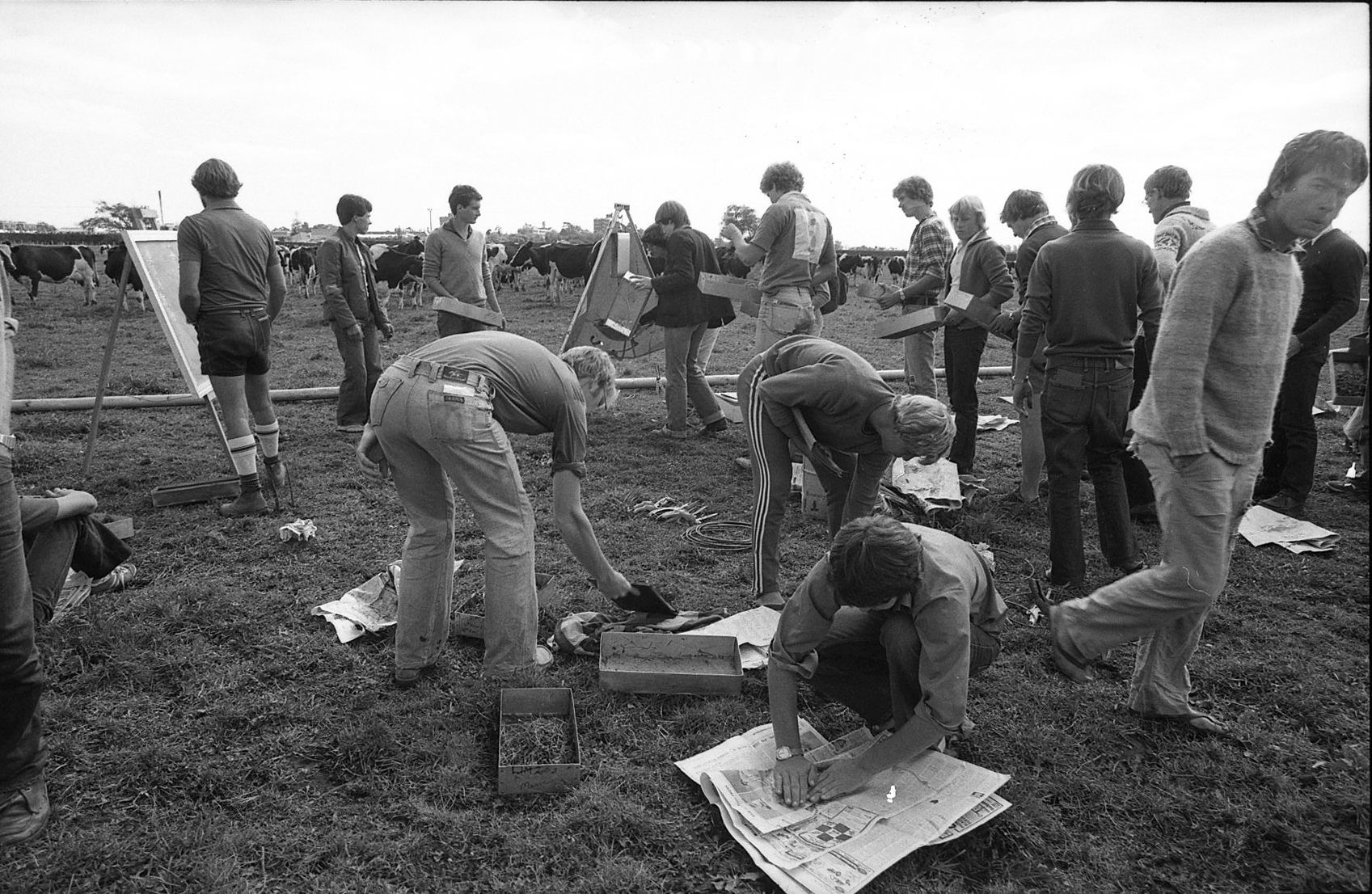 1982 DipAg Students at LU dairy farm -Neg1811 (13)