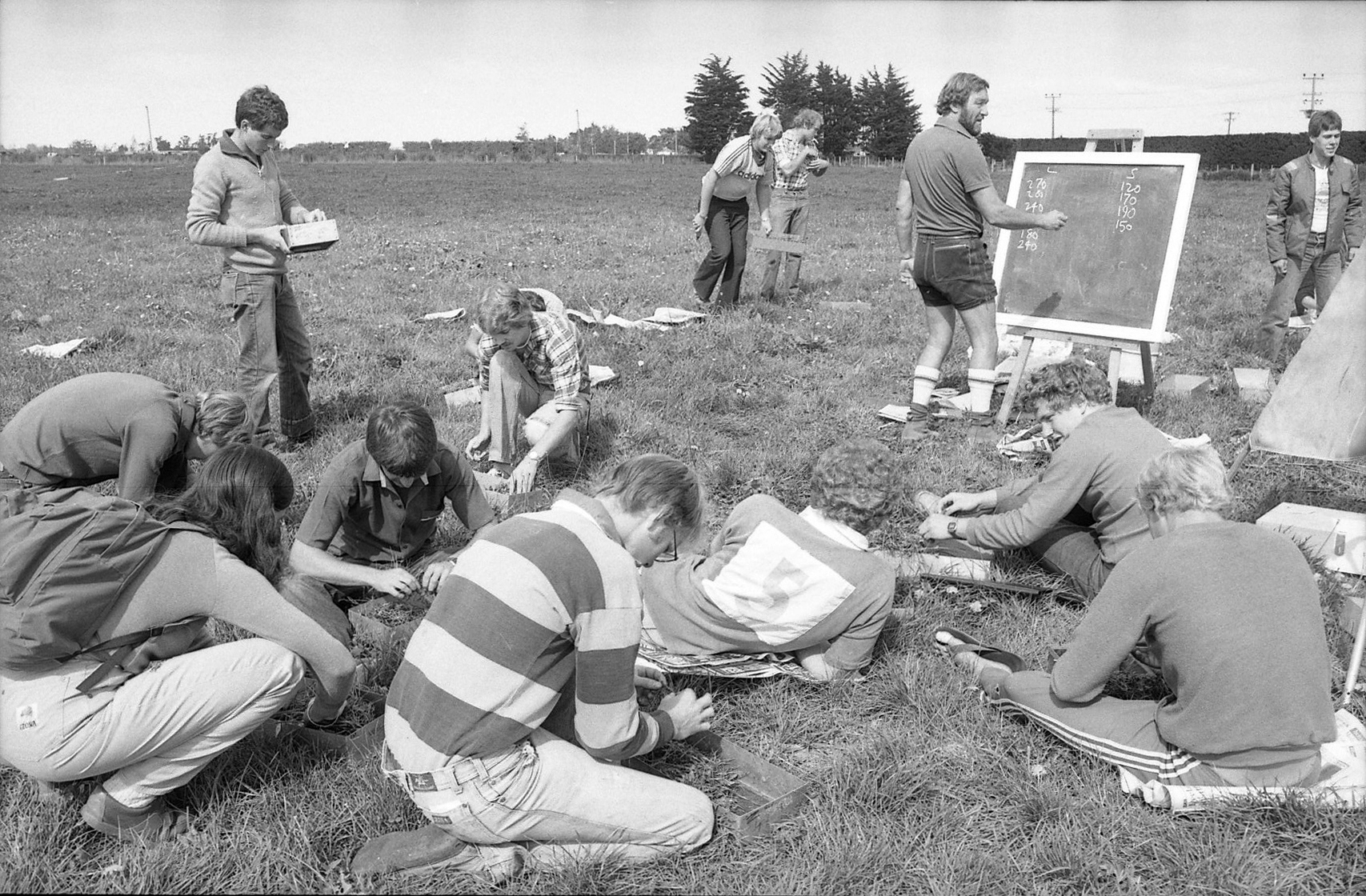 1982 DipAg Students at LU dairy farm -Neg1811 (15)