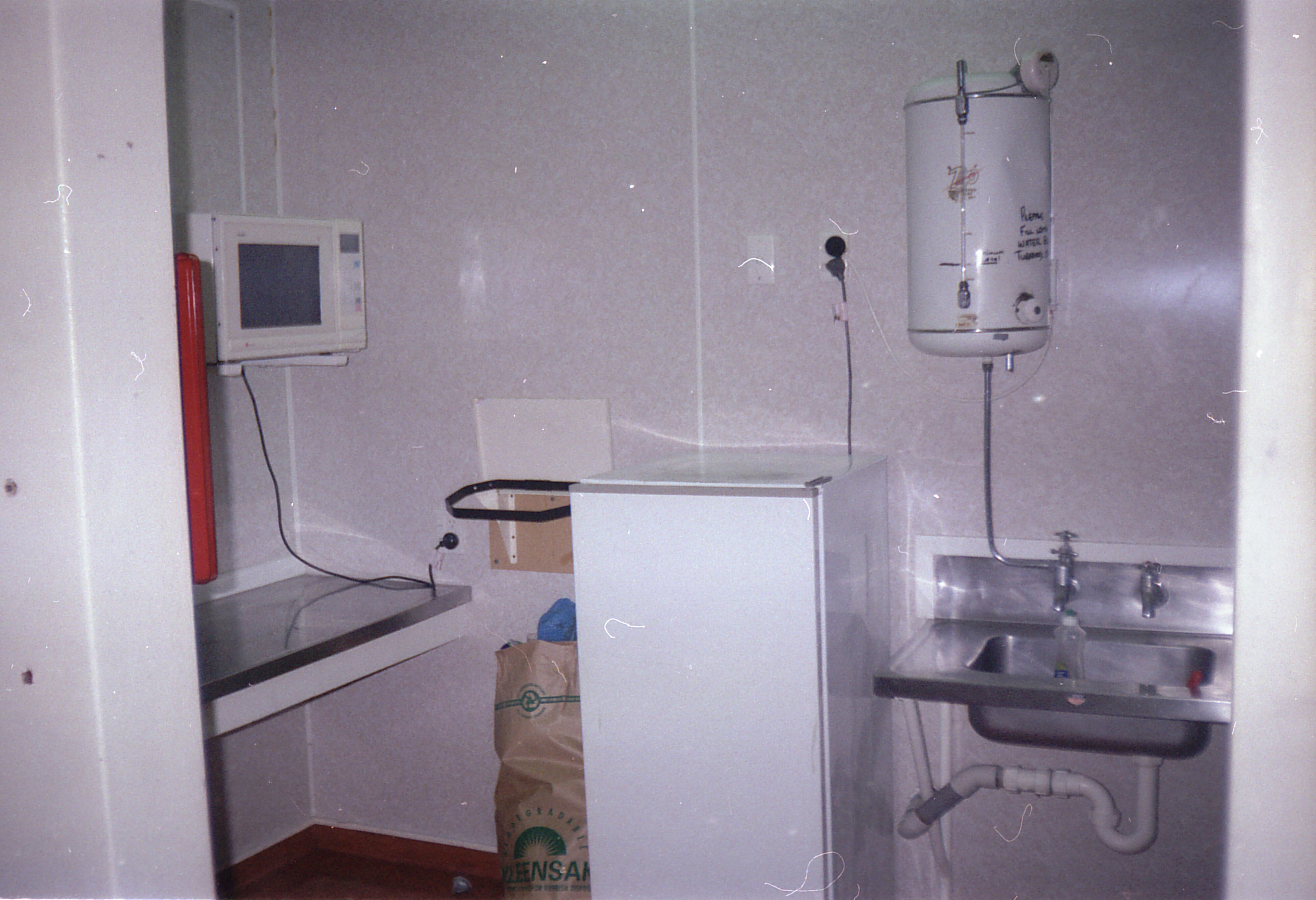 Hudson Hall Top Floor Kitchenette 1999