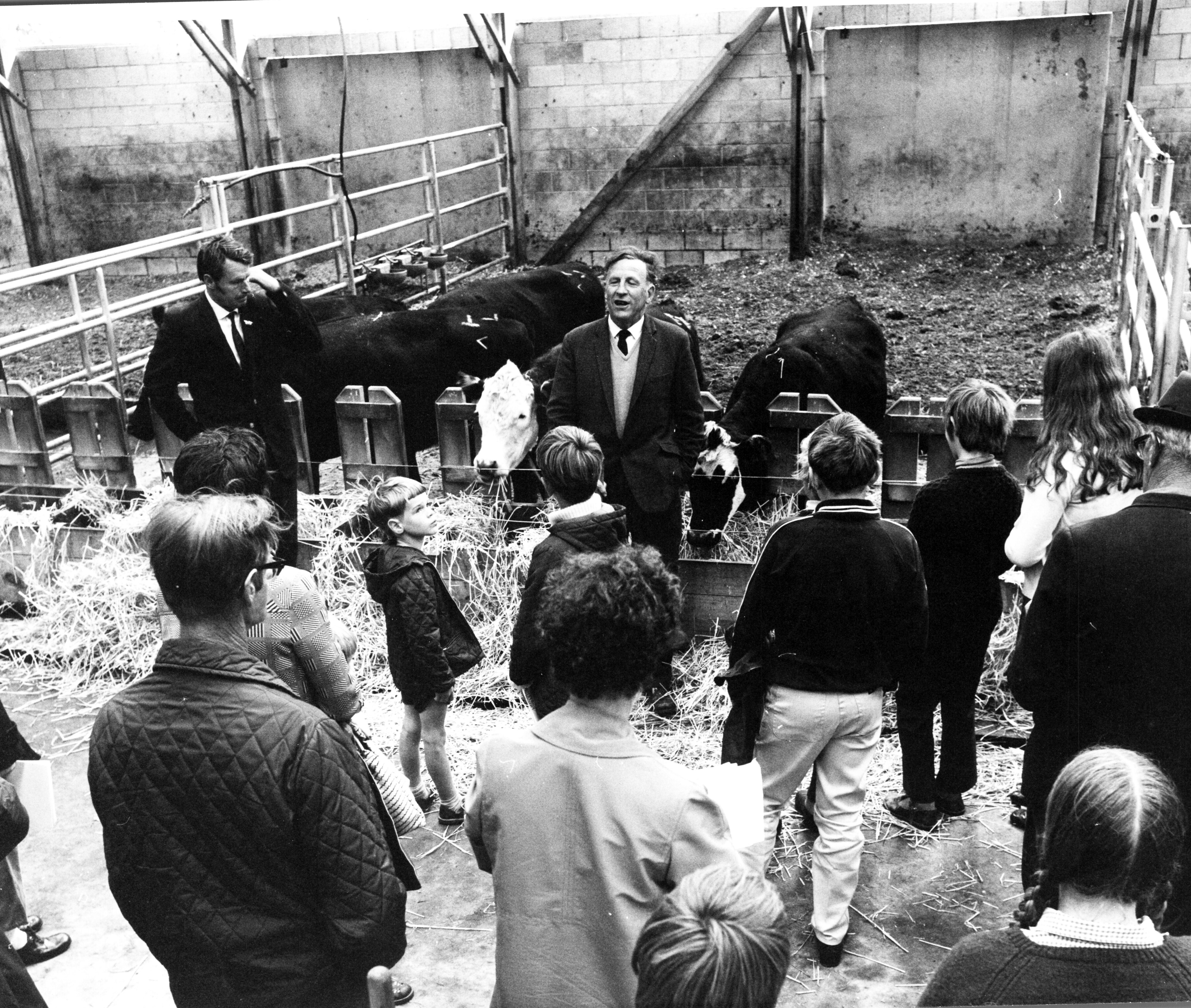 1970s I. E. Coop with visitors