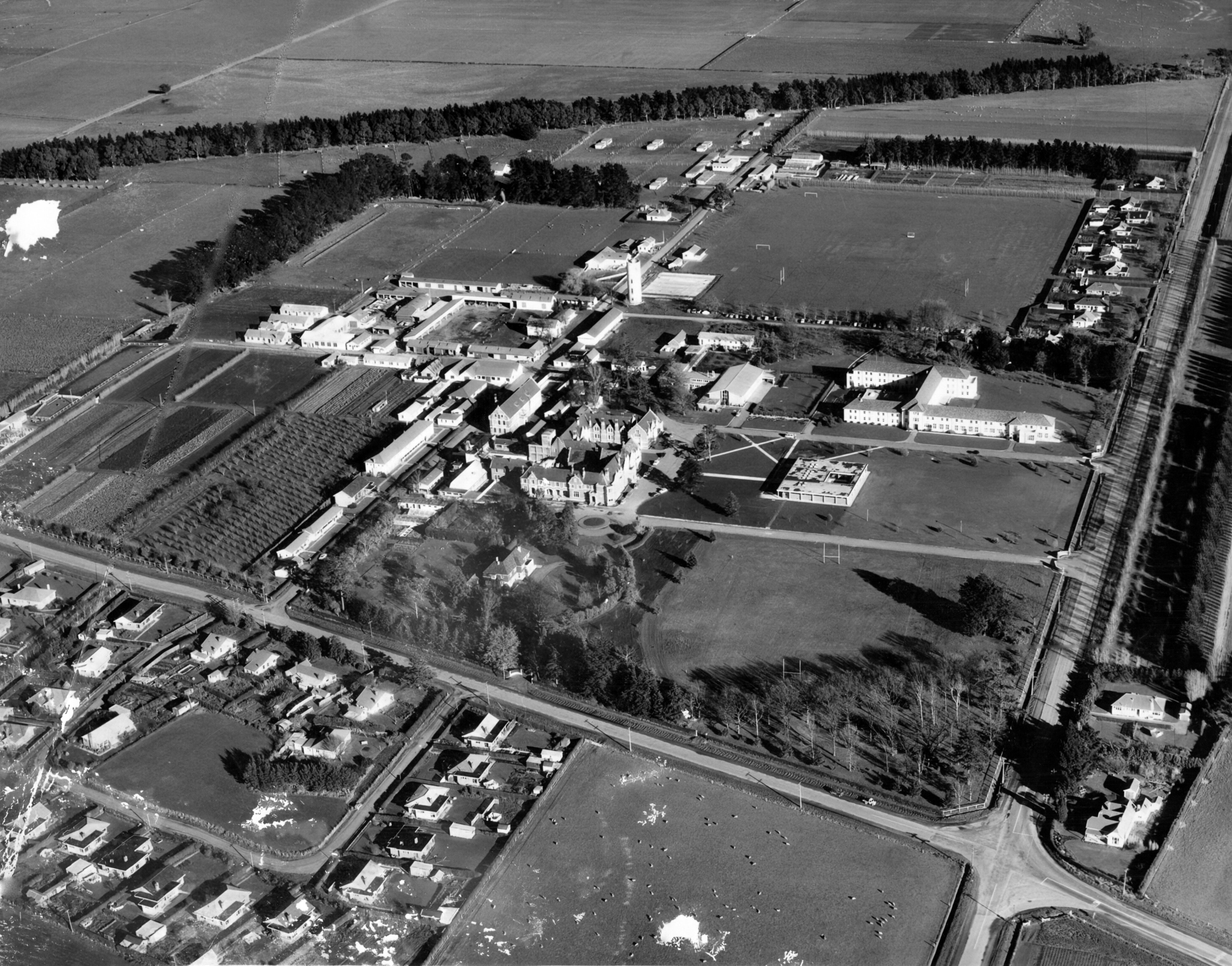 1960 Lincoln College aerial view