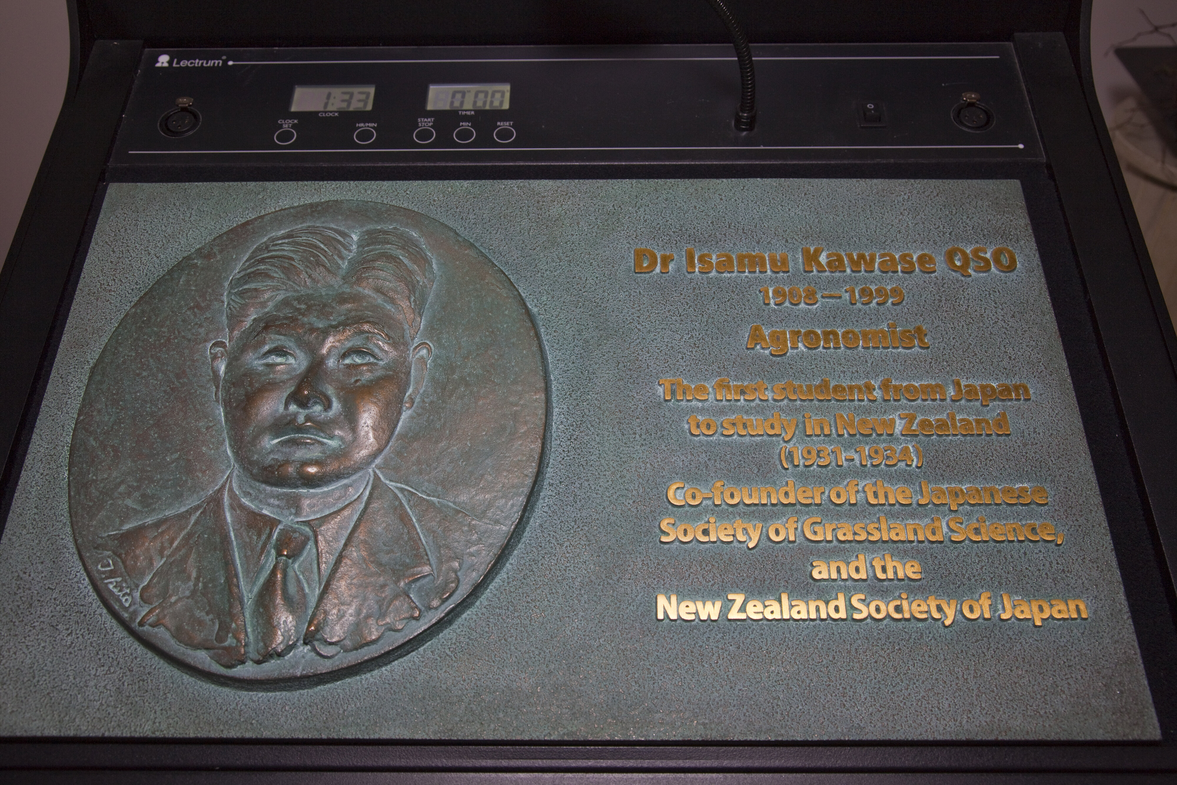 2010 Unveiling Dr Isamu Kawase's memorial plaque 13