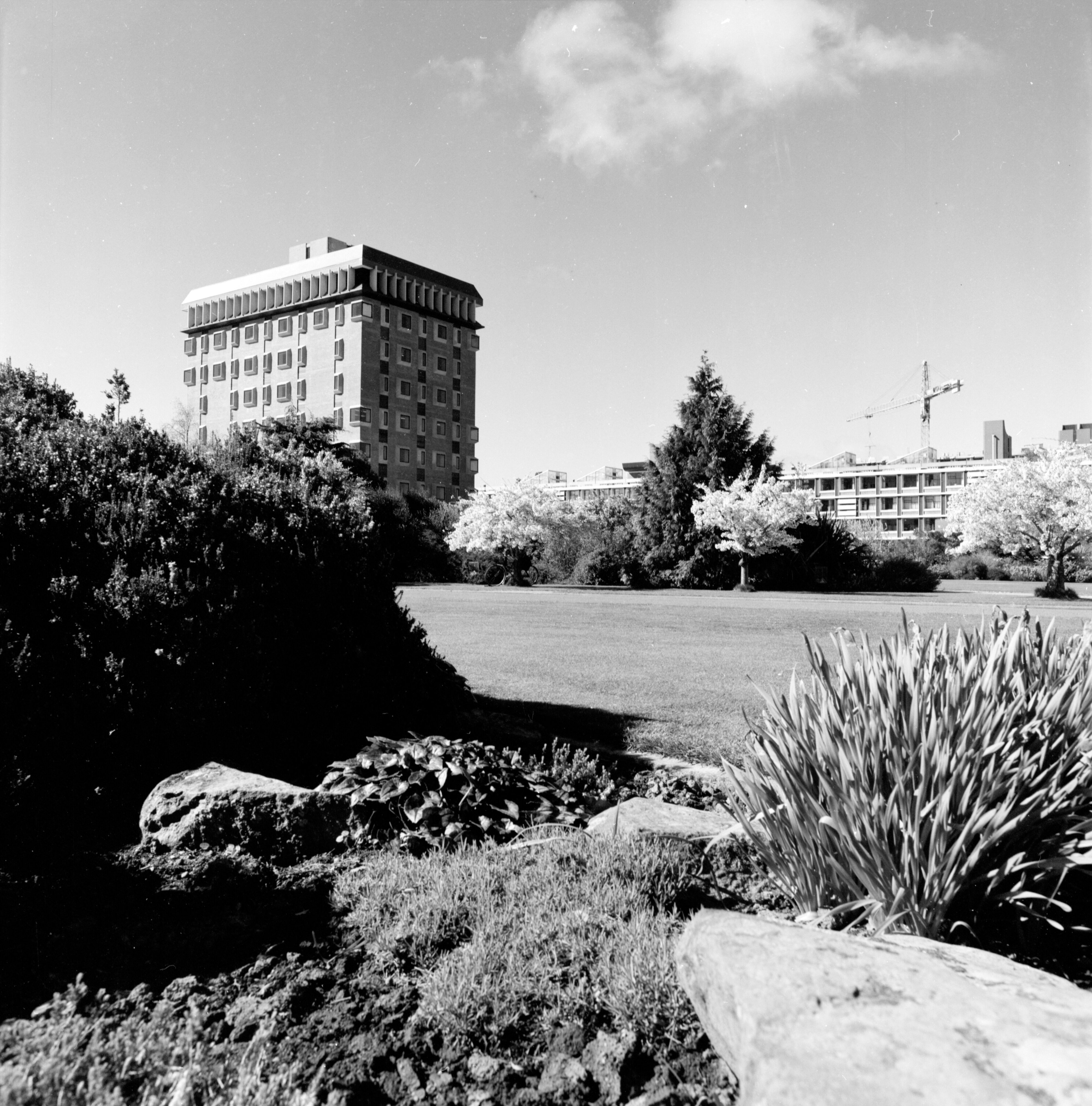 1975 Lincoln College campus view from Union building 03
