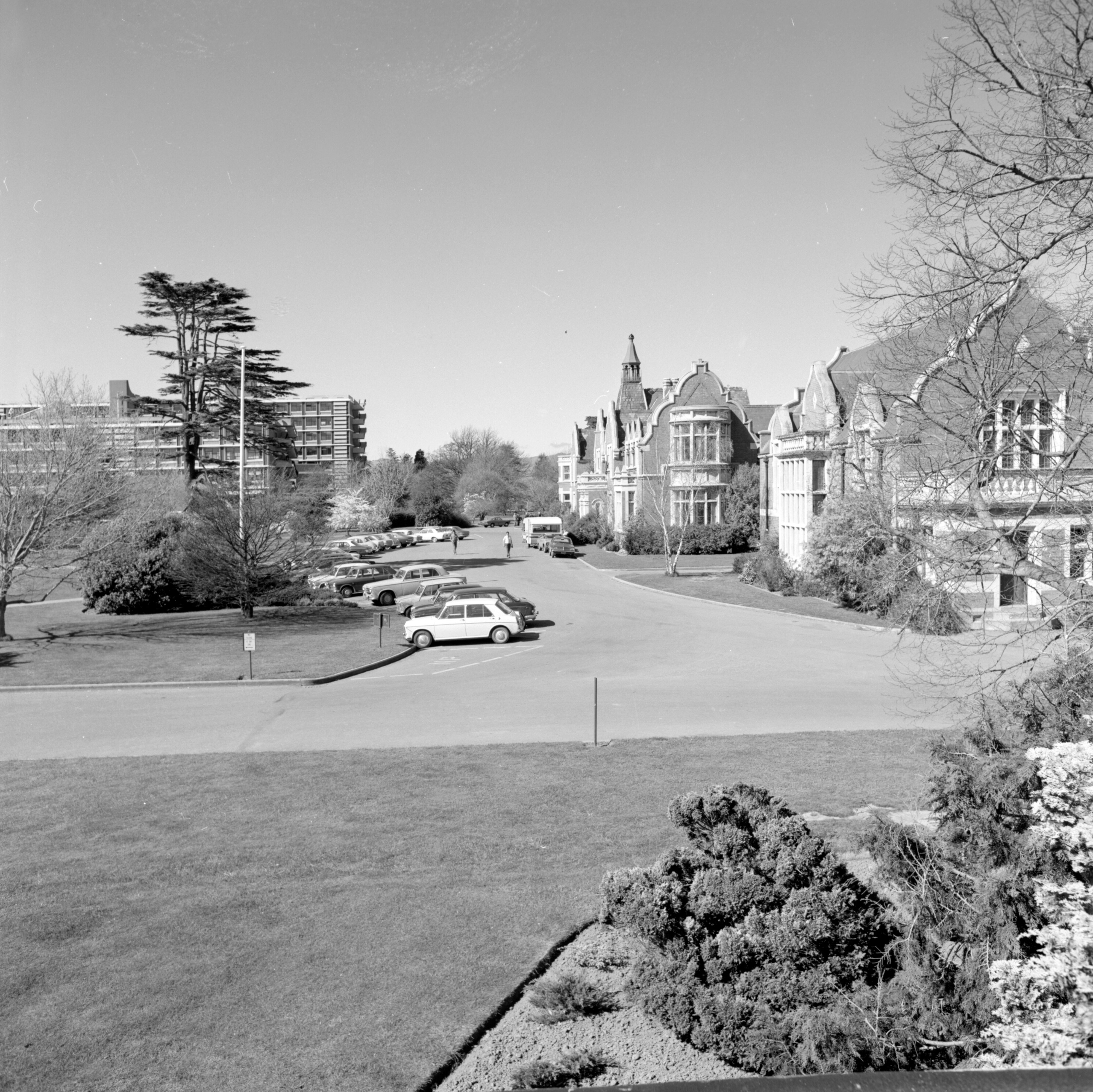 1975 Lincoln College campus view from Union building 01