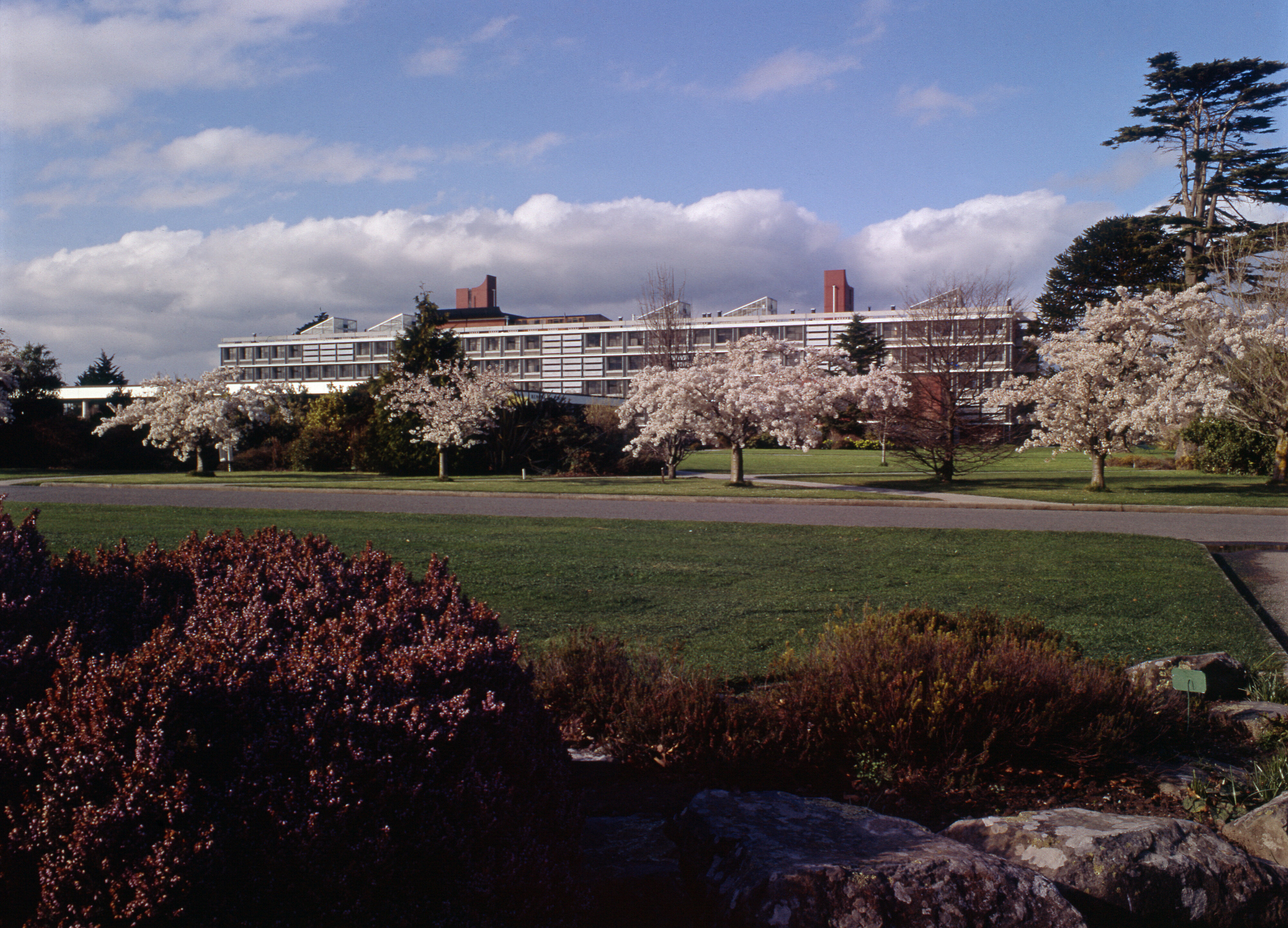 Hilgendorf Wing in Spring at Lincoln University
