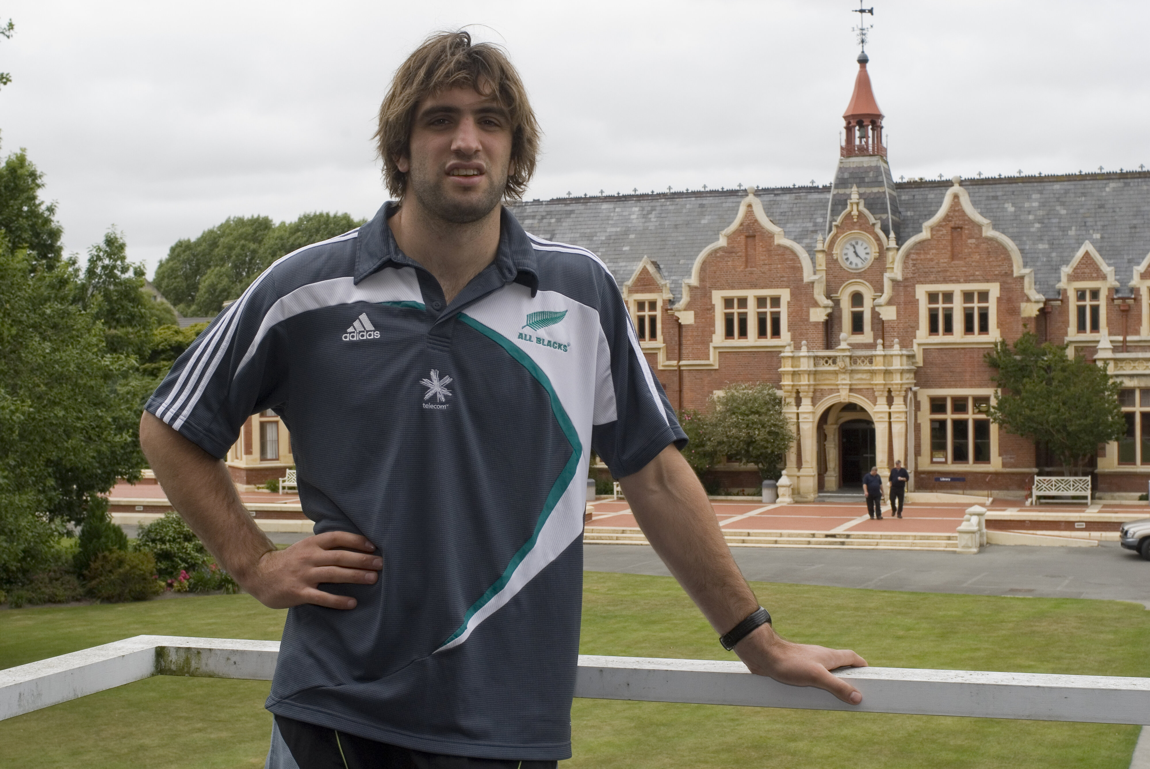 2010-12-16 Sam Whitelock in front of Ivey Hall 03
