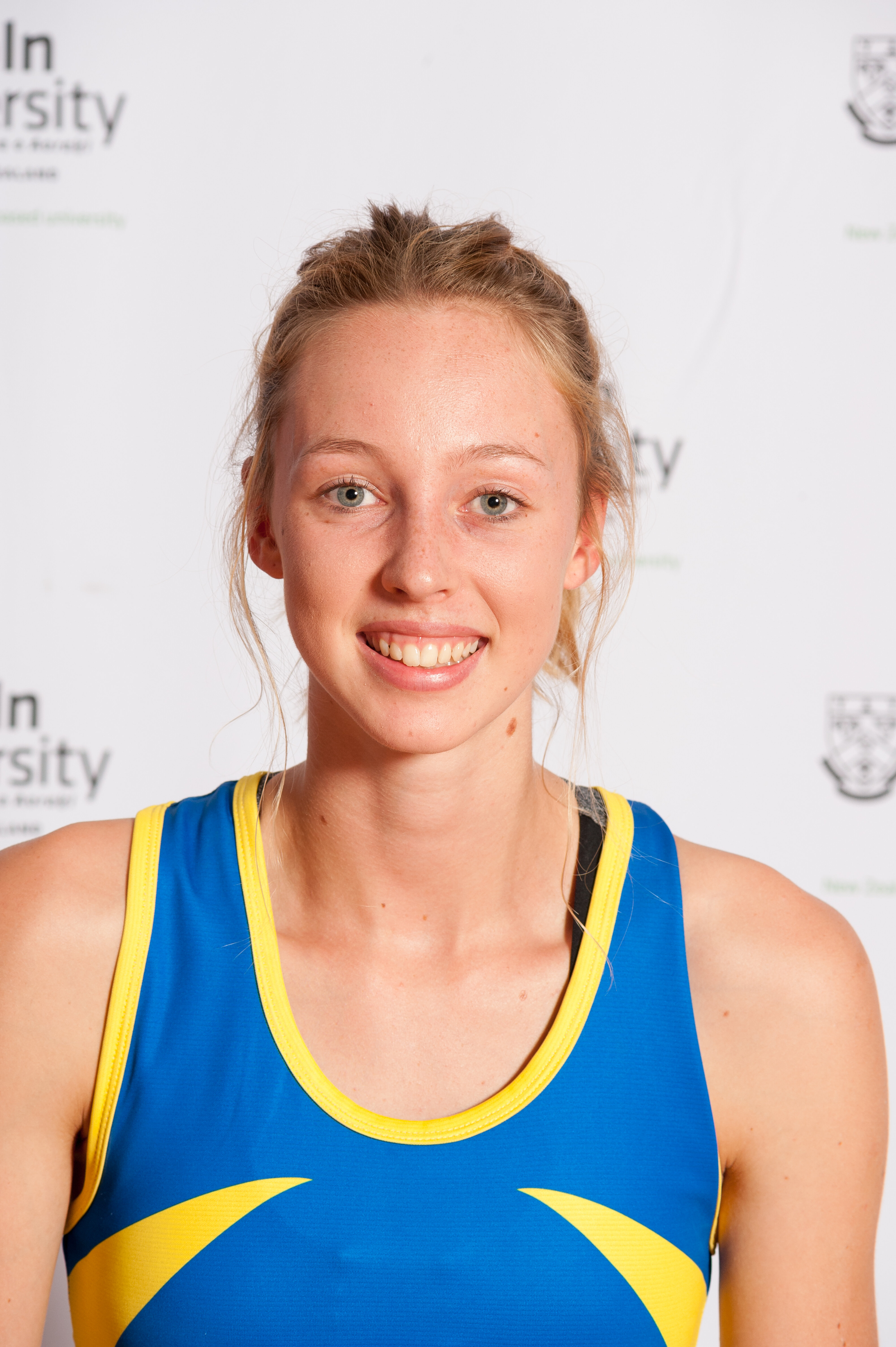 2016 Isabella James - Netball Scholar