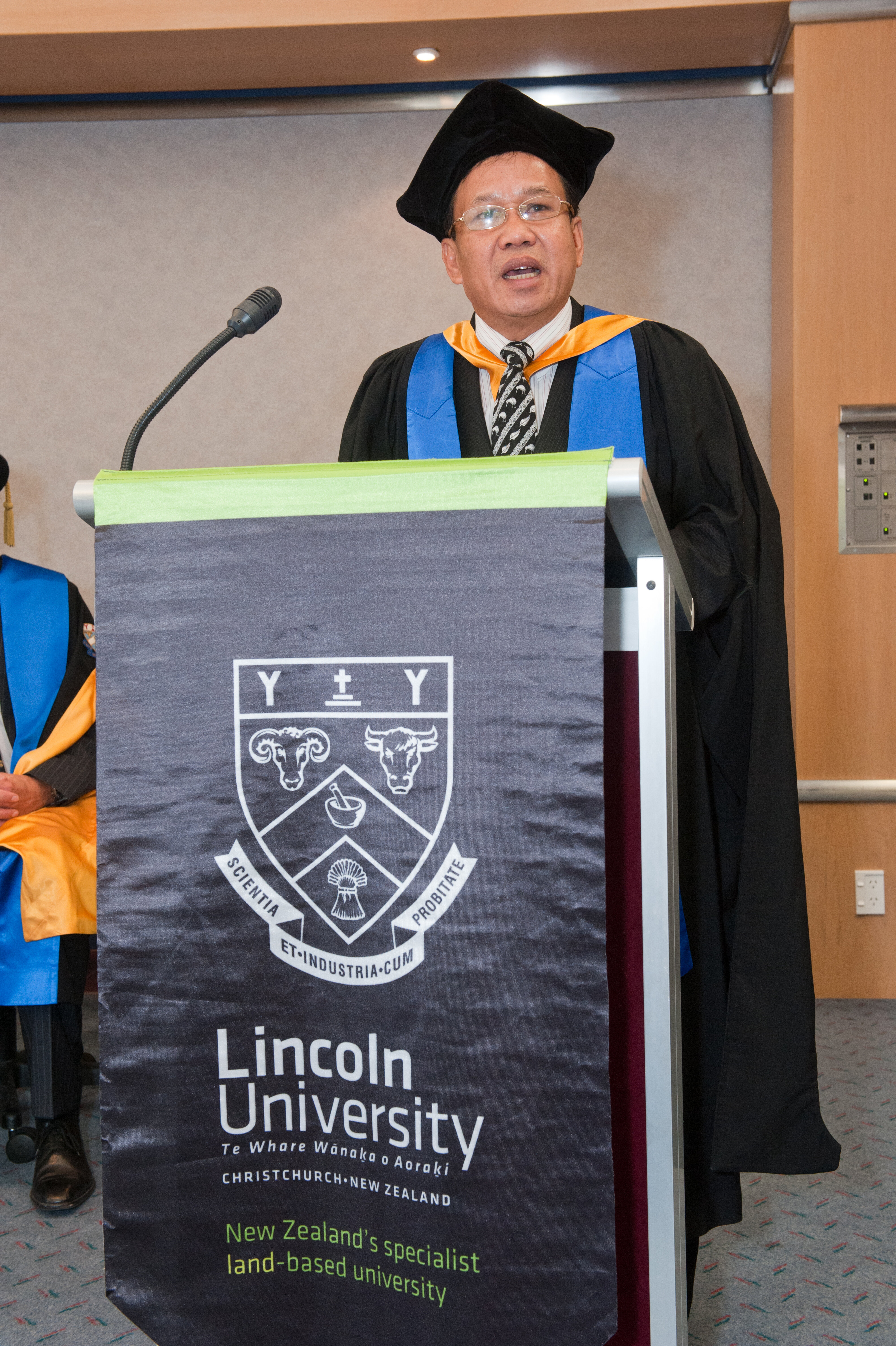 2013 LU Alumni International Medal Presentation 06