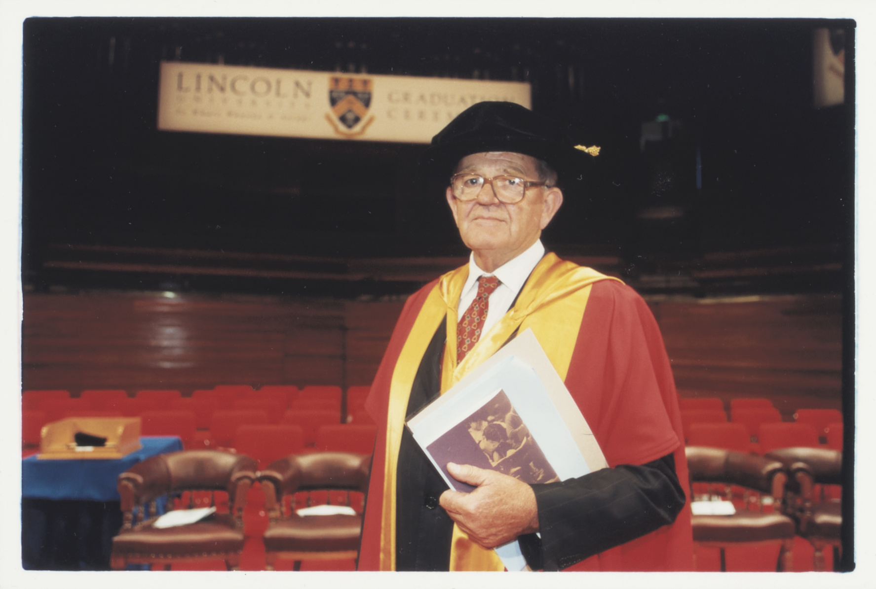 1999 Graduation ceremony: Ronald Ramsay Trotter, Honorary Doctorate 01