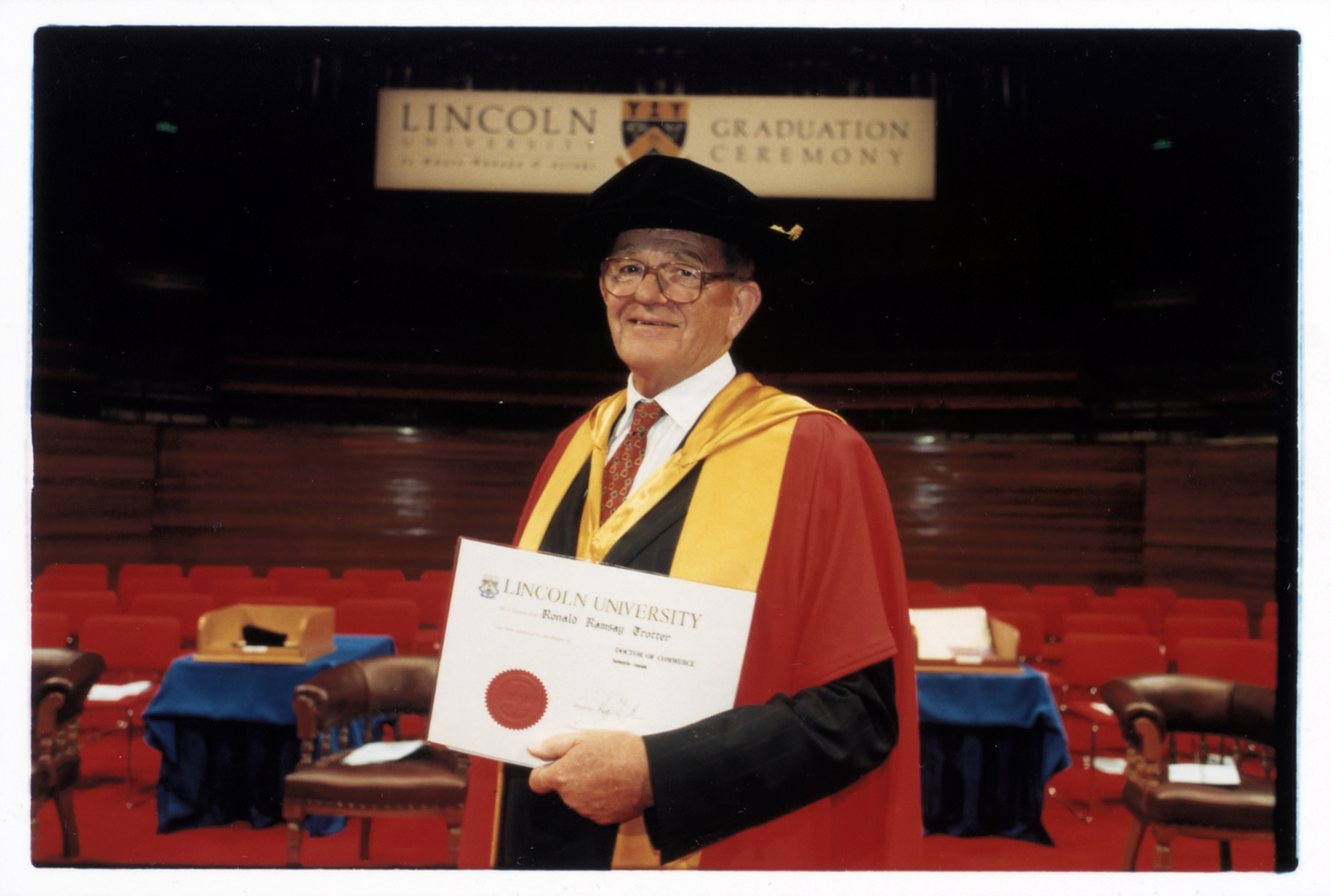 1999 Graduation ceremony: Ronald Ramsay Trotter, Honorary Doctorate 02