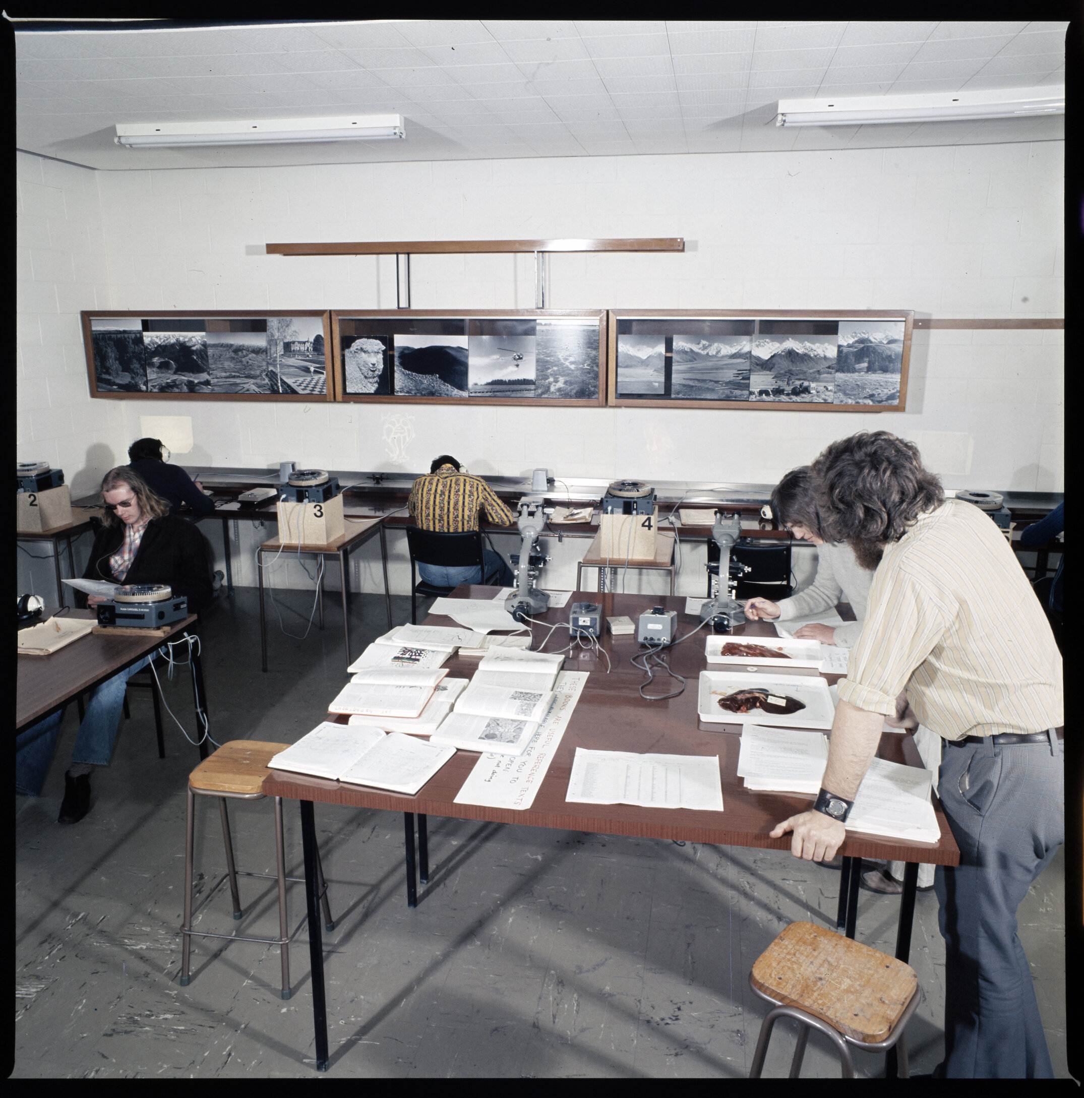 Students in self-teaching labs, 1975 01