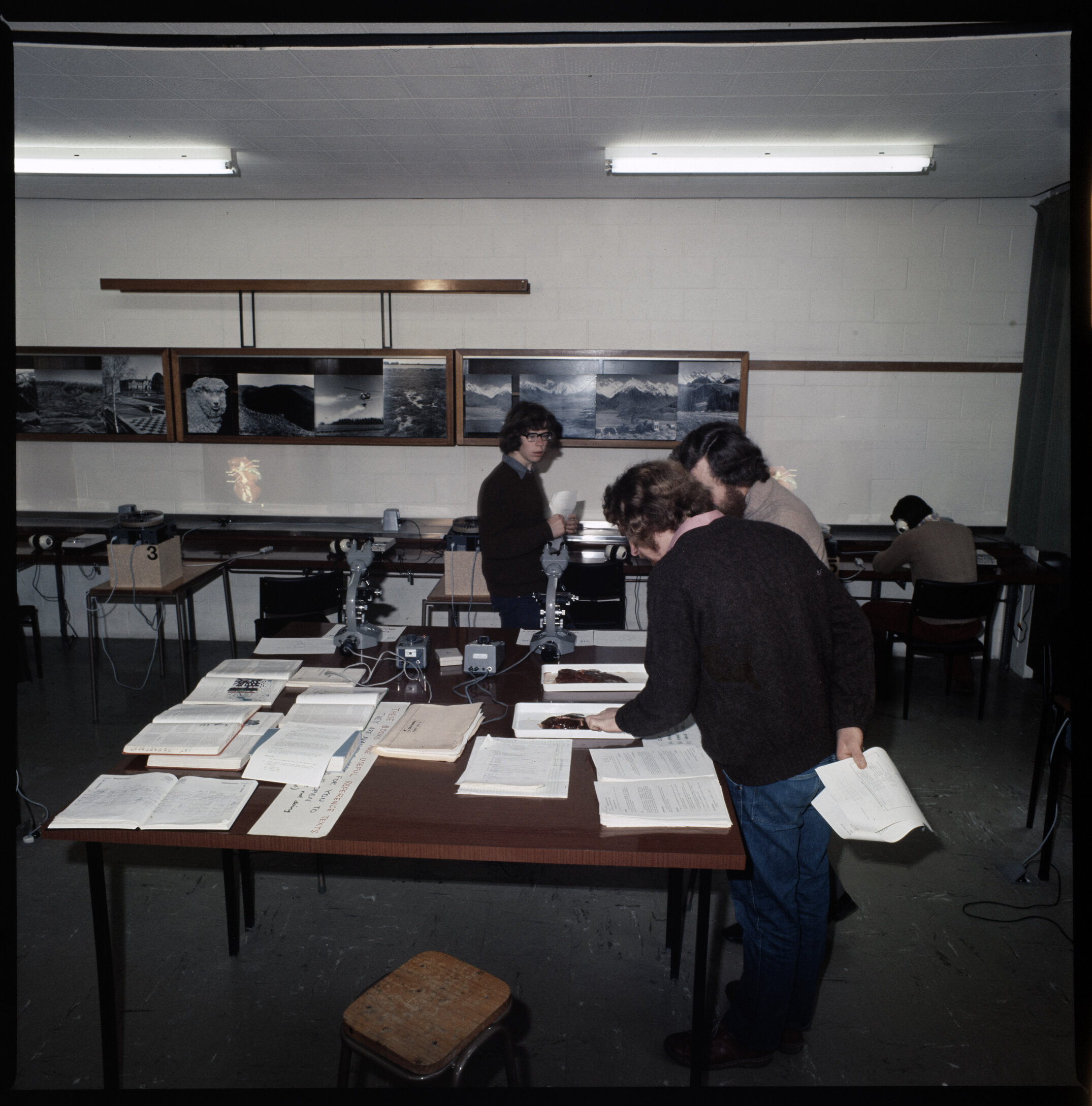 Students in self-teaching labs, 1975 03