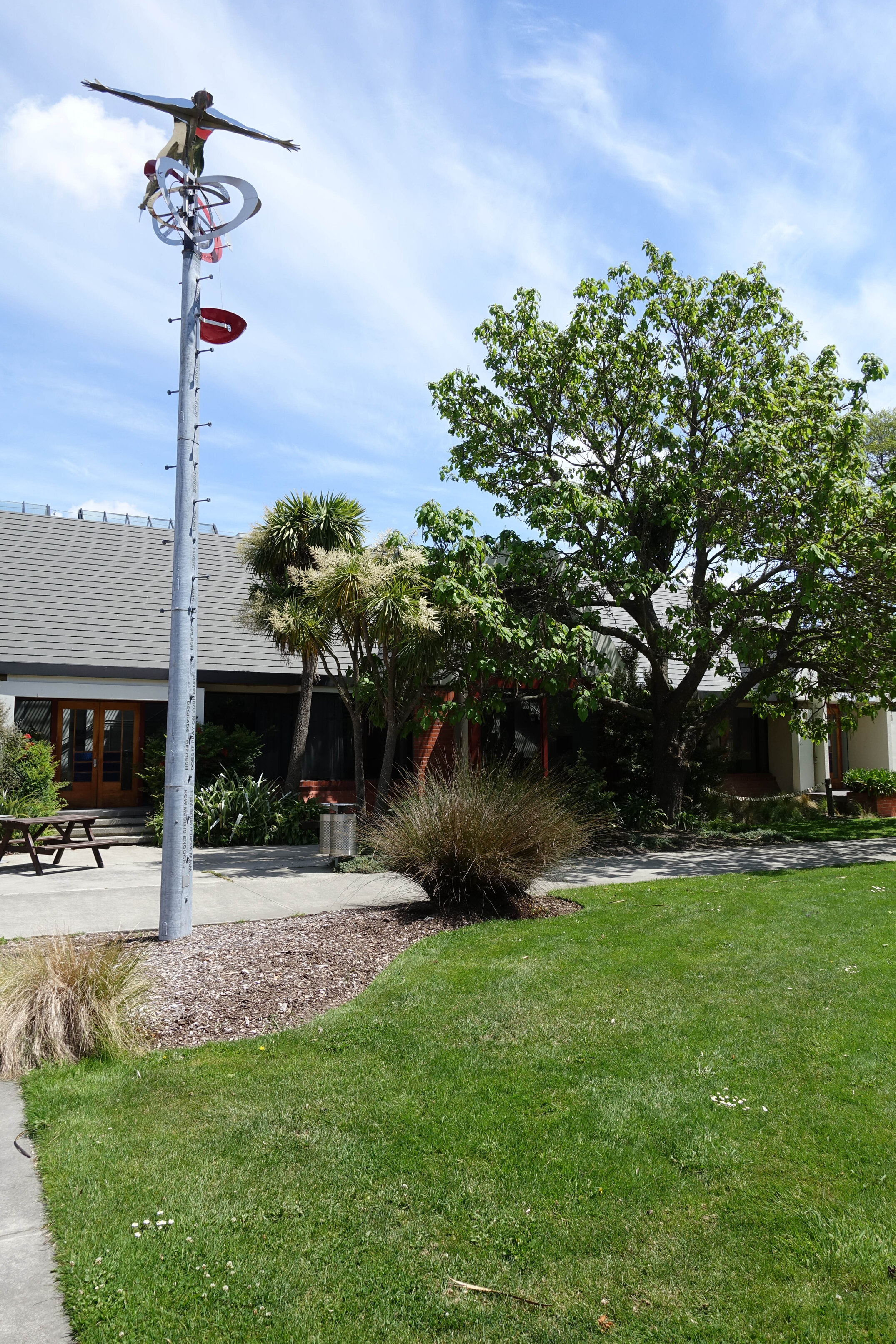 Graham Bennett sculpture Oversee