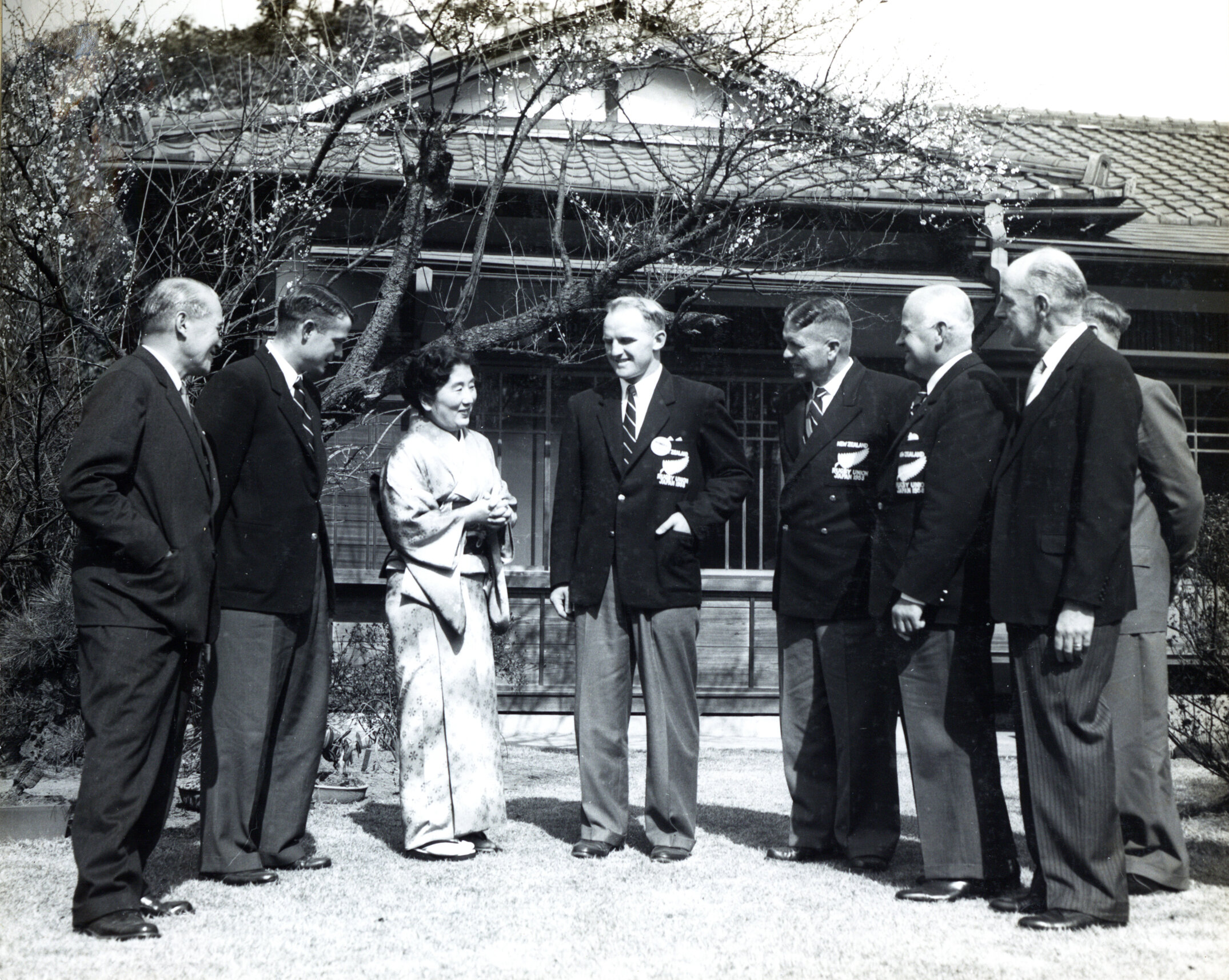 New Zealand Rugby team, visiting a Japanese home, 1958