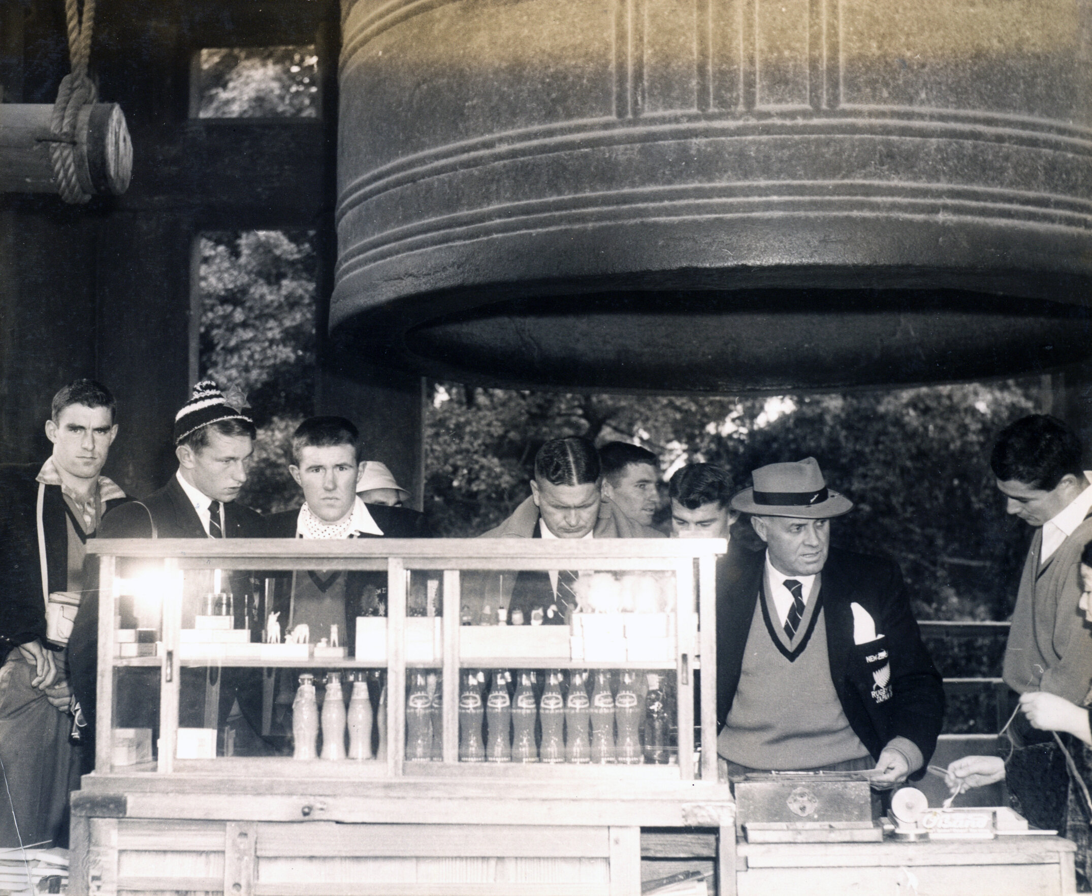Members of the All Blacks visited the Great Bell of the Chion-in Temple in Kyoto, Japan, during the 1958 tour.