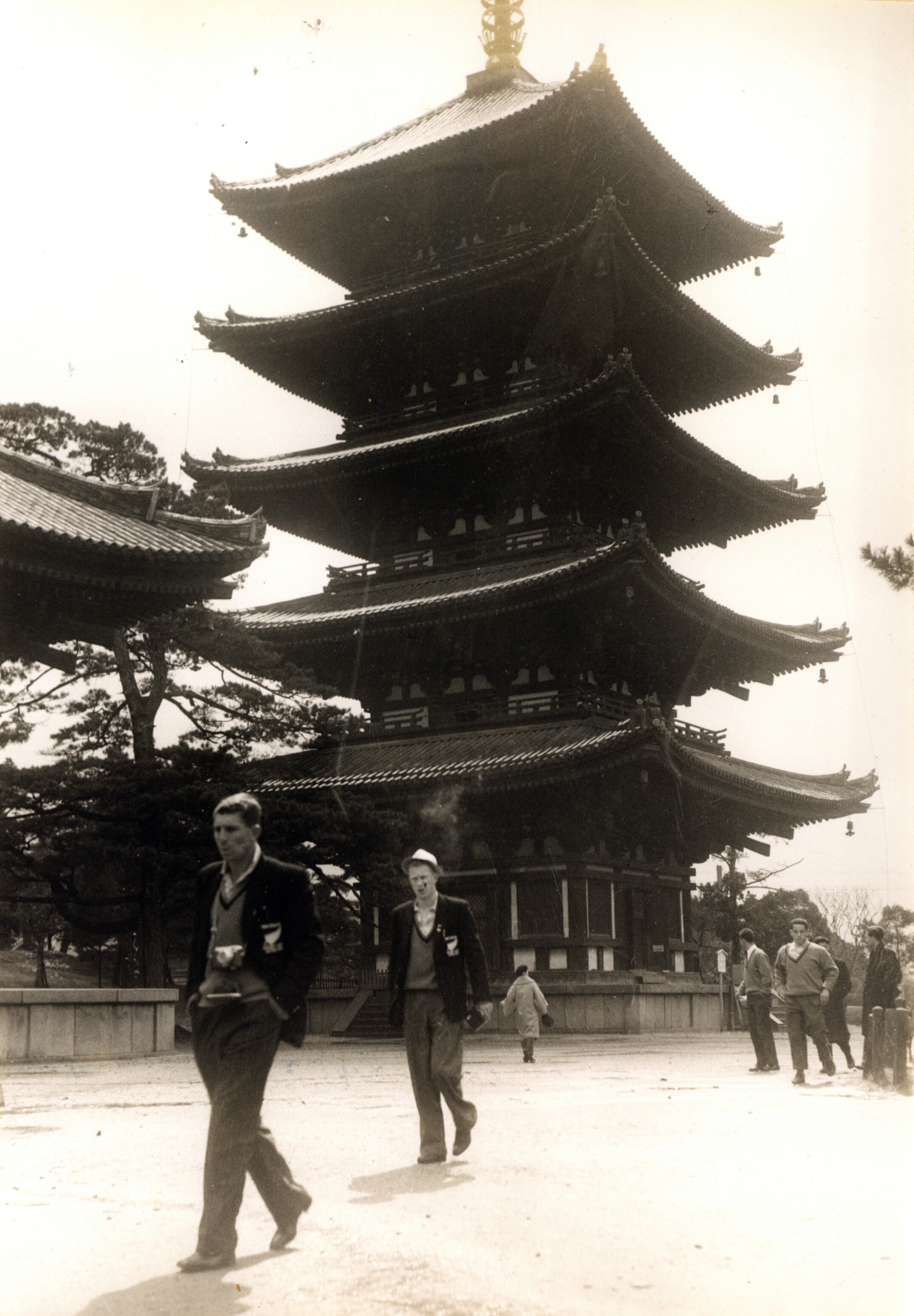 Sightseeing at the five-storied Kofukuji Temple at Nara