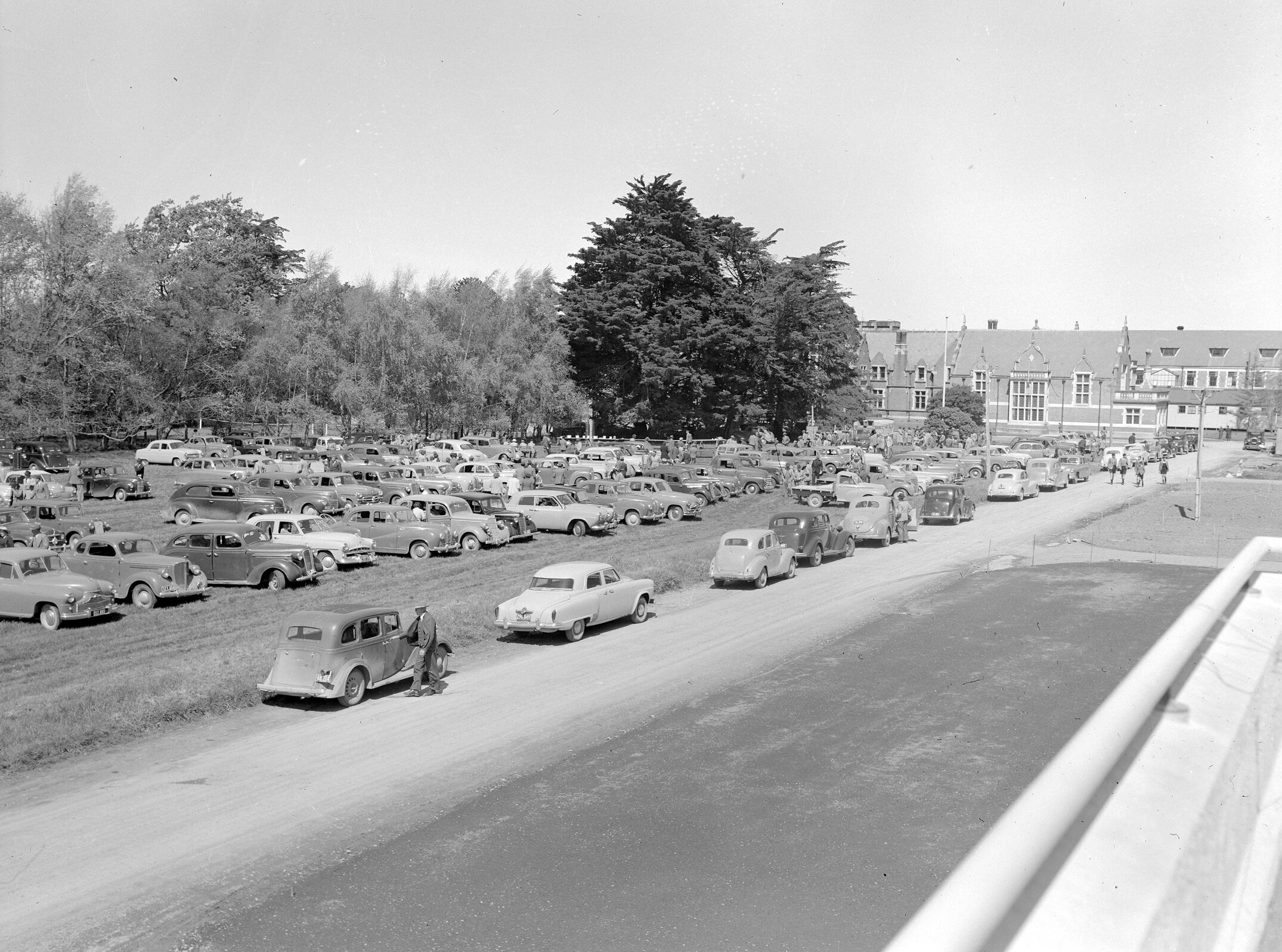 Visitors and Parking During the Annual Farmers' Day at Canterbury Agricultural College, circa mid to late 1950s