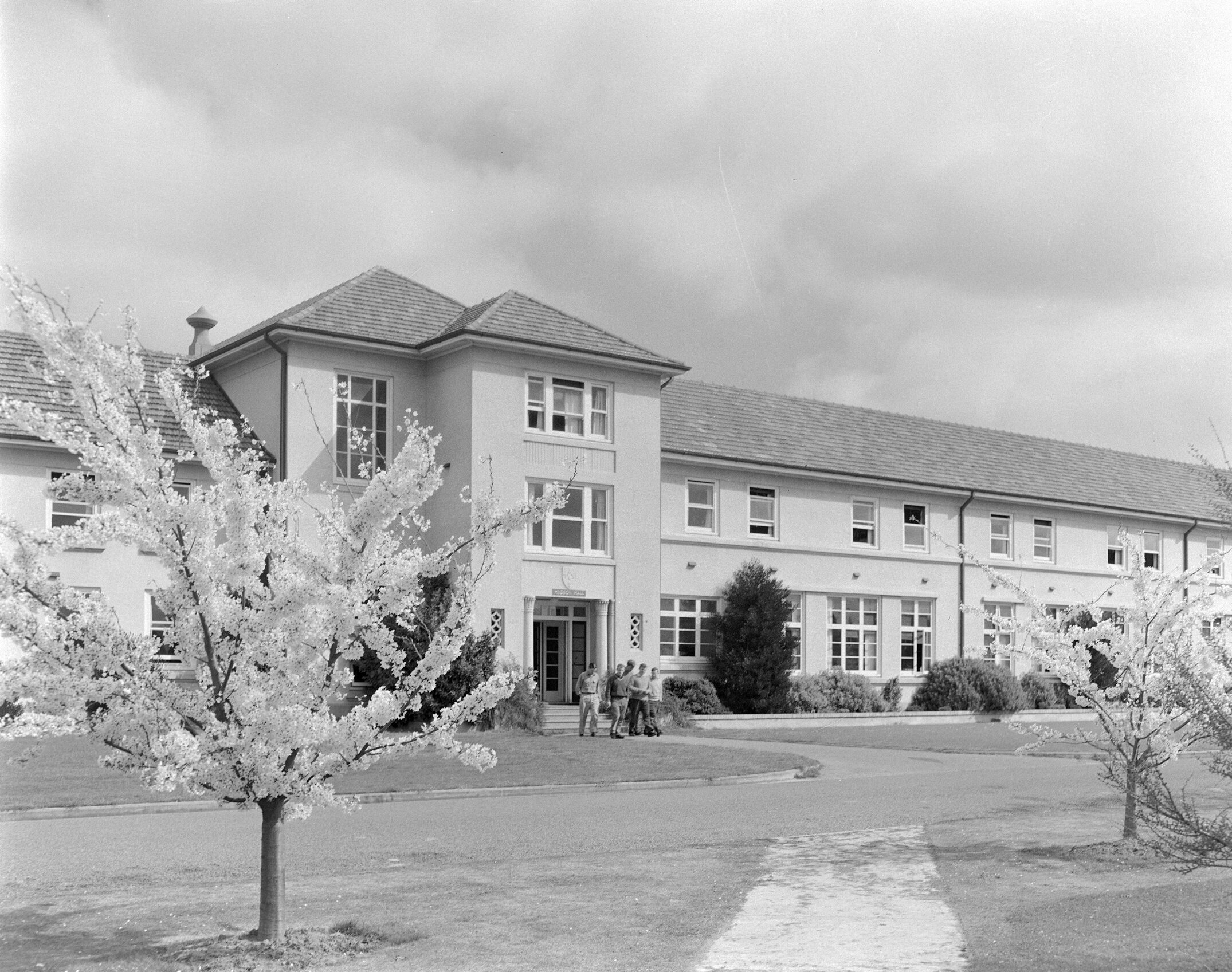 Hudson Hall, Lincoln College campus in spring, circa early&ndash;mid 1960s (Blackmore Neg5060)