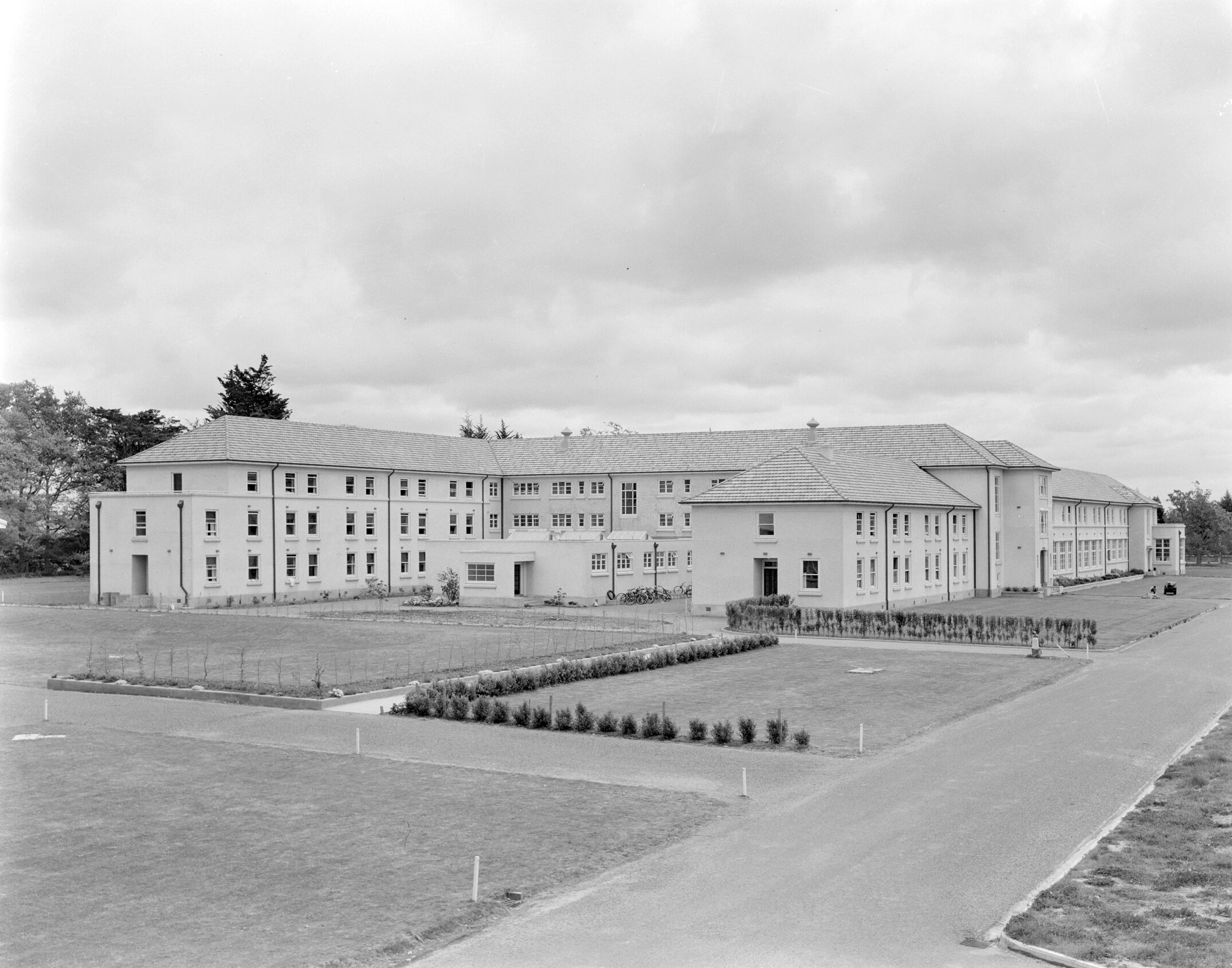 Newly constructed Hudson Hall, Canterbury Agricultural College, circa 1953 (Blackmore Neg5063)
