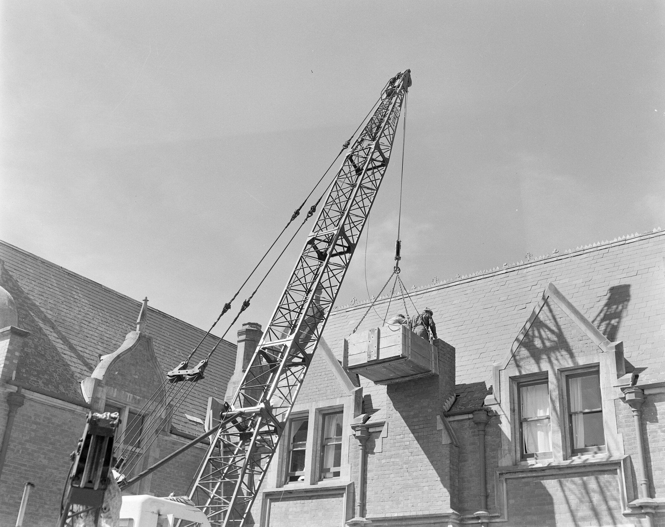 Removal of chimney, Ivey Hall, Lincoln College, circa 1961-1962 (Blackmore Neg5092)