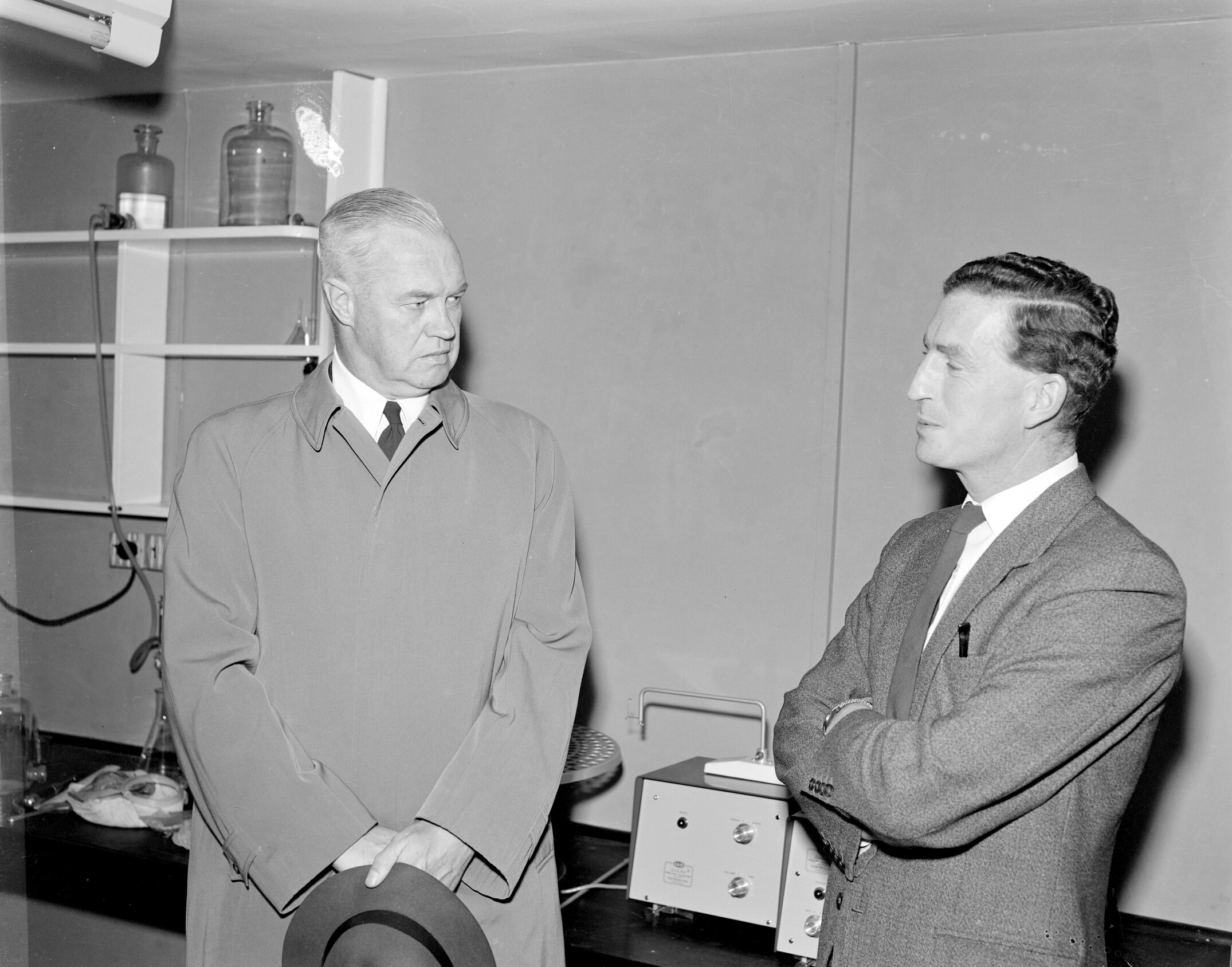 Wool Science visit by Sir Alexander Todd and Ian Fraser 1961(Blackmore Neg 5141)