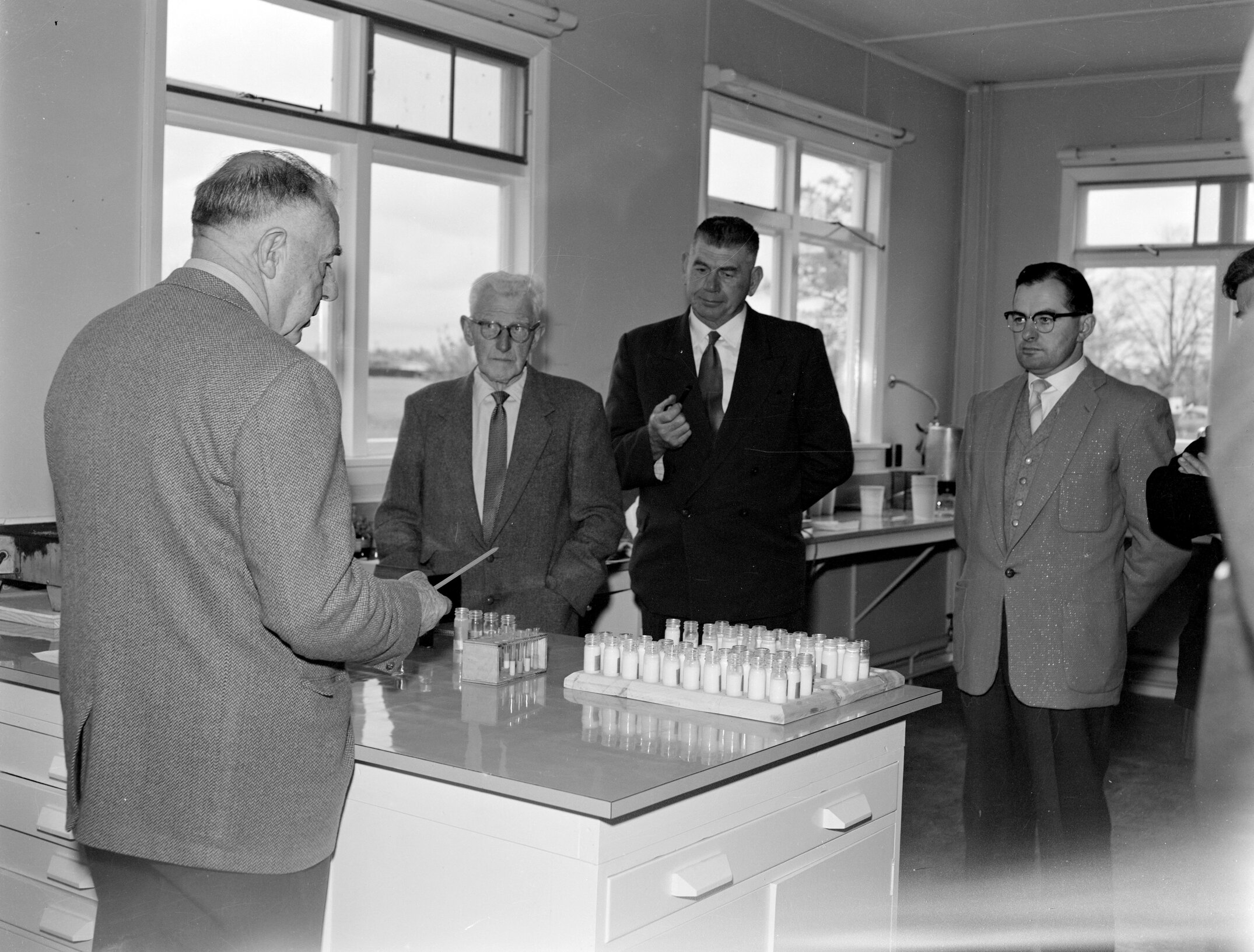 Visit to the veterinary science unit by J.E. Strachan, D.S.Max and N.G. Pickering(Blackmore Neg 5146)