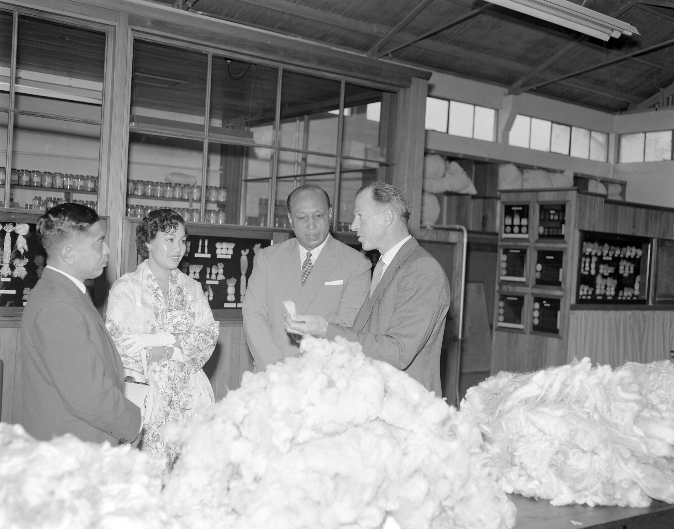A.E. Henderson demonstrates wool grading (Blackmore Neg 5151)