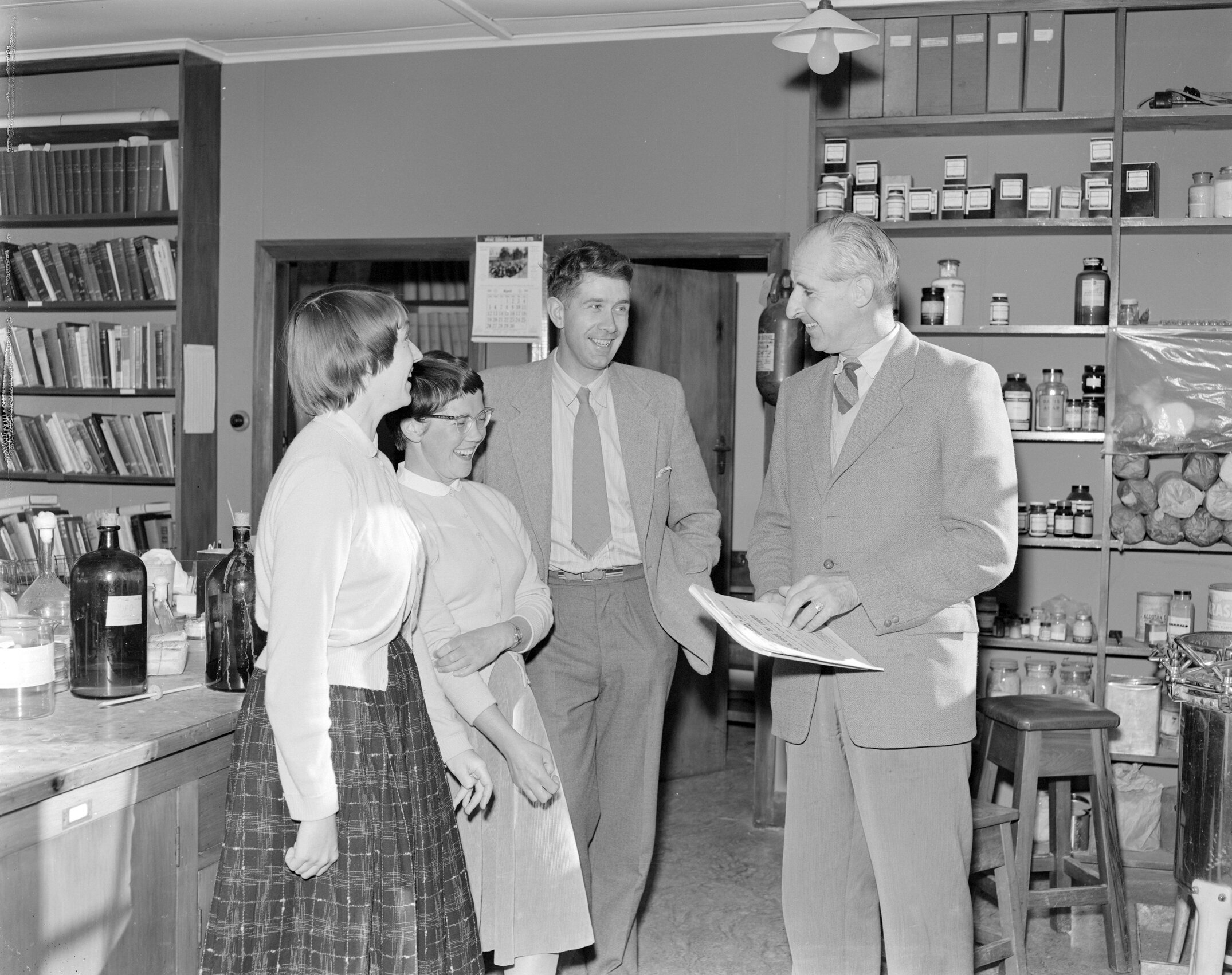1960s microbiology staff gather in the laboratory (Blackmore Neg 5170)