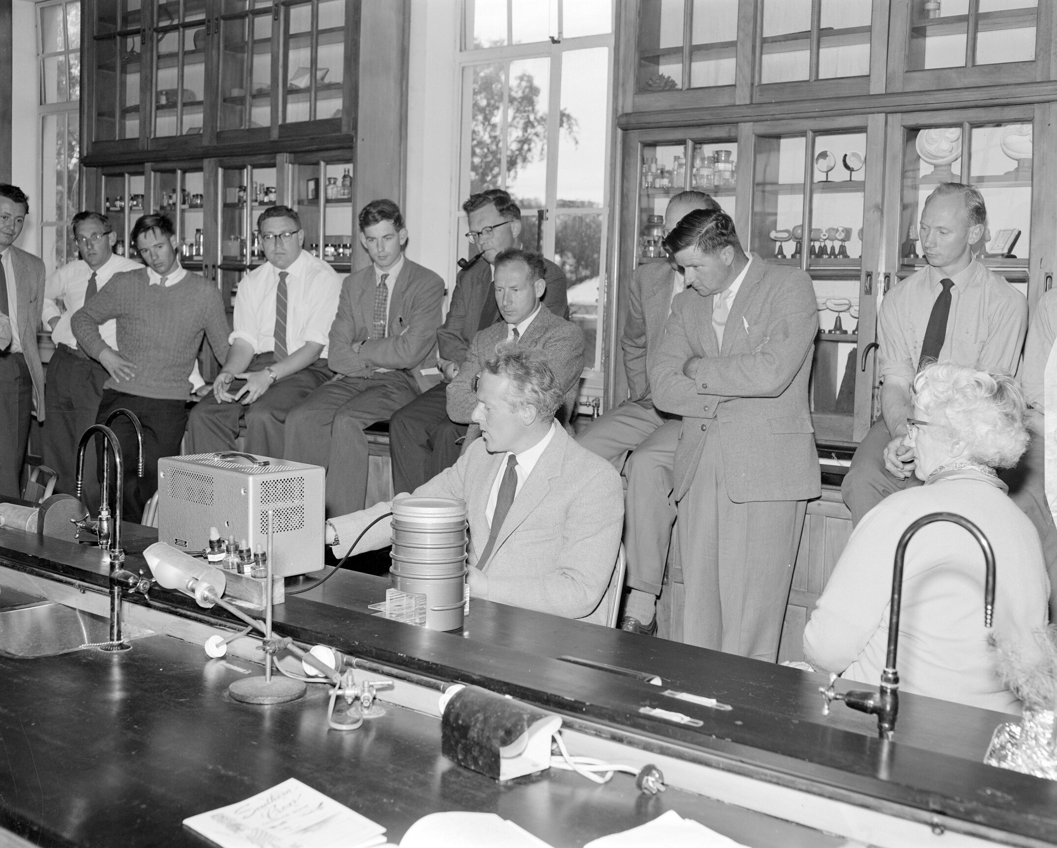 Mr T. M. Morrison demonstrates the use of isotopes to members of a short course in plant physiology 1961 (Blackmore Neg 5173)