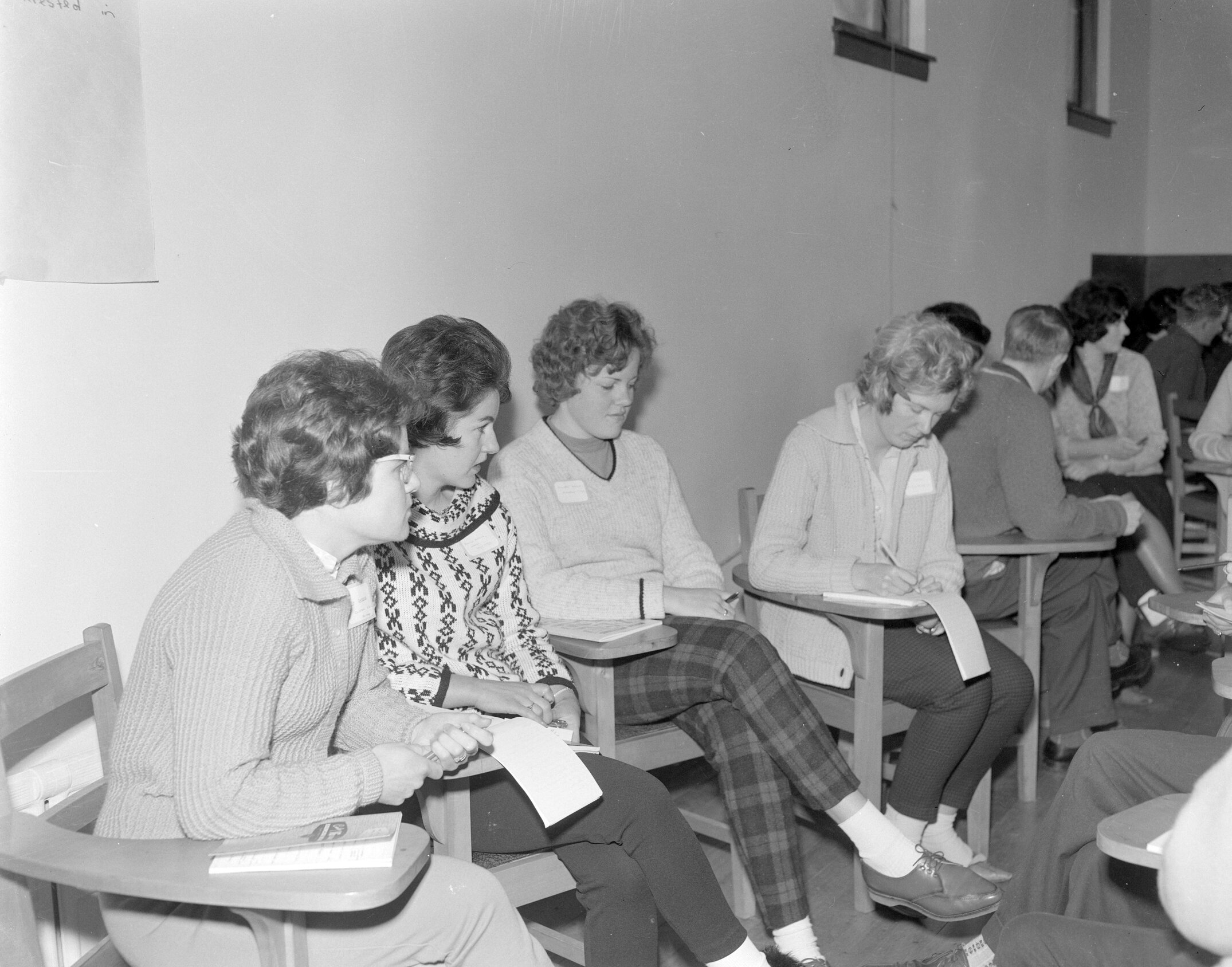 Lincoln College students participating in classroom discussion c1961-66 (Blackmore Neg 5192)