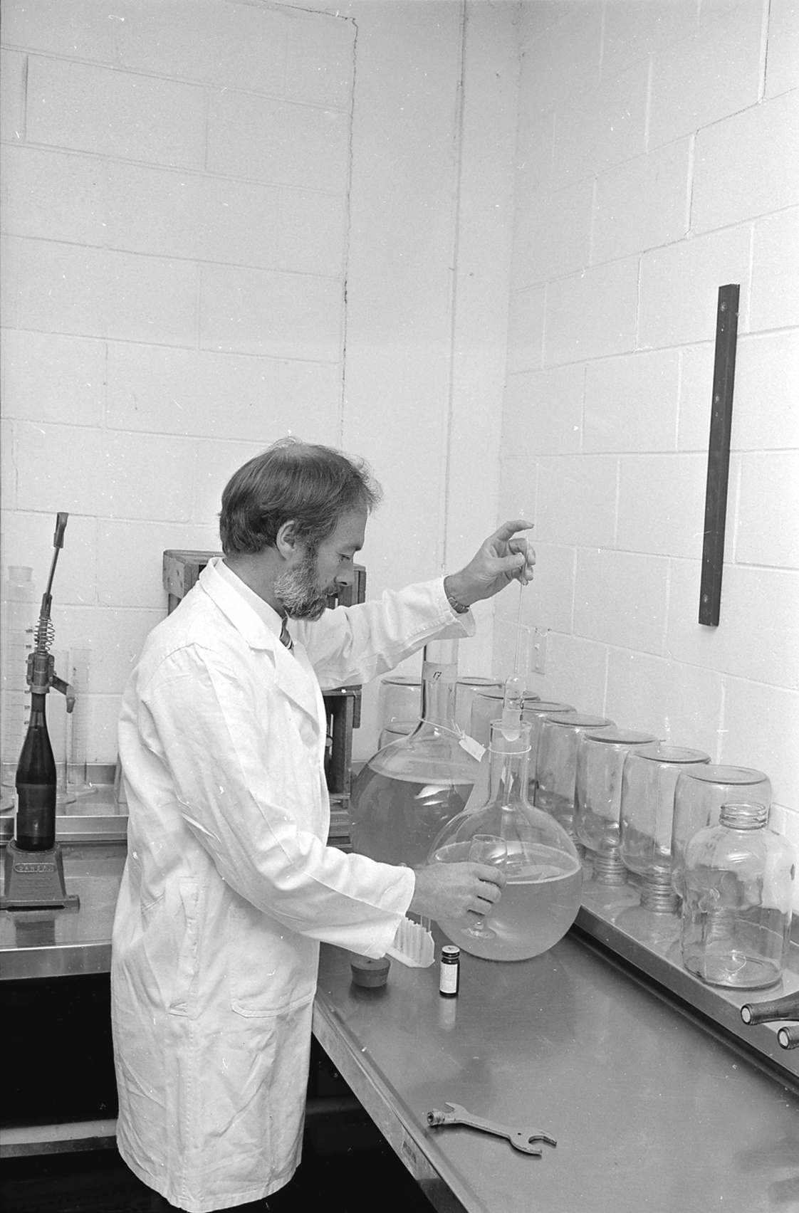 David Jackson working in the Wine Locker, Lincoln College, November 1979