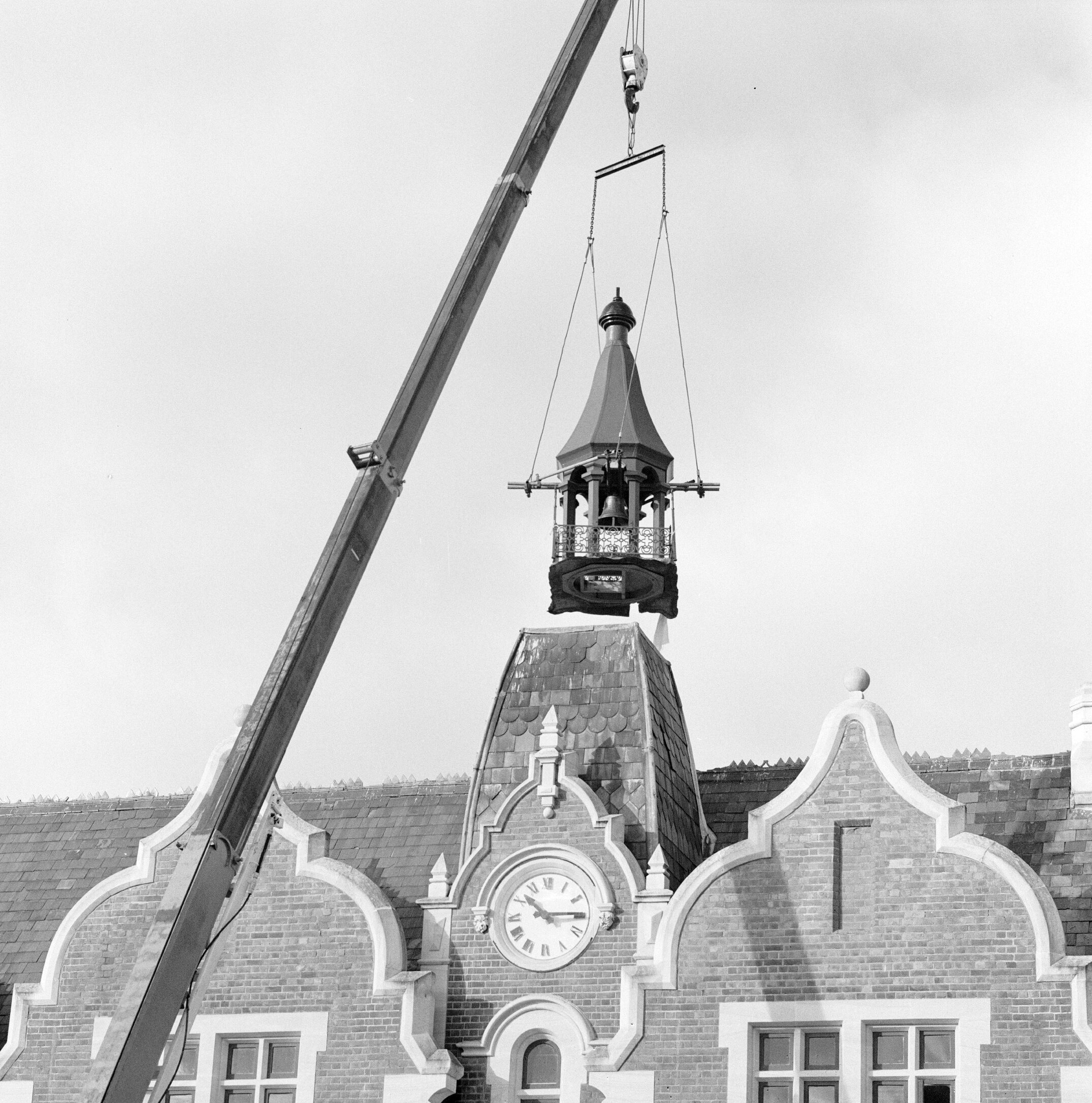 Putting the bell tower on the Ivey Hall Clock, September 1982 (8)