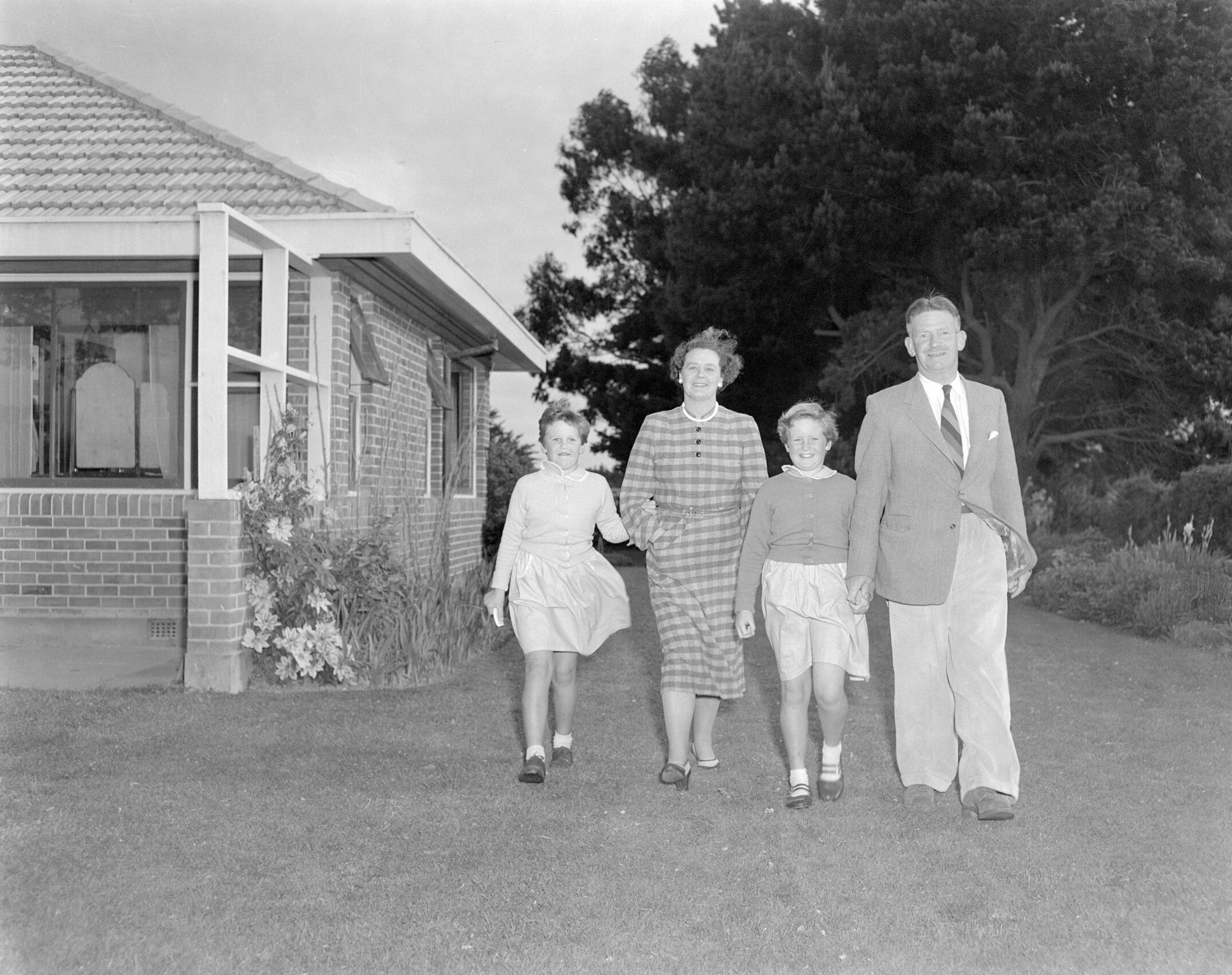Ron Blackmore and his family, c1960 (Blackmore Neg 5967)