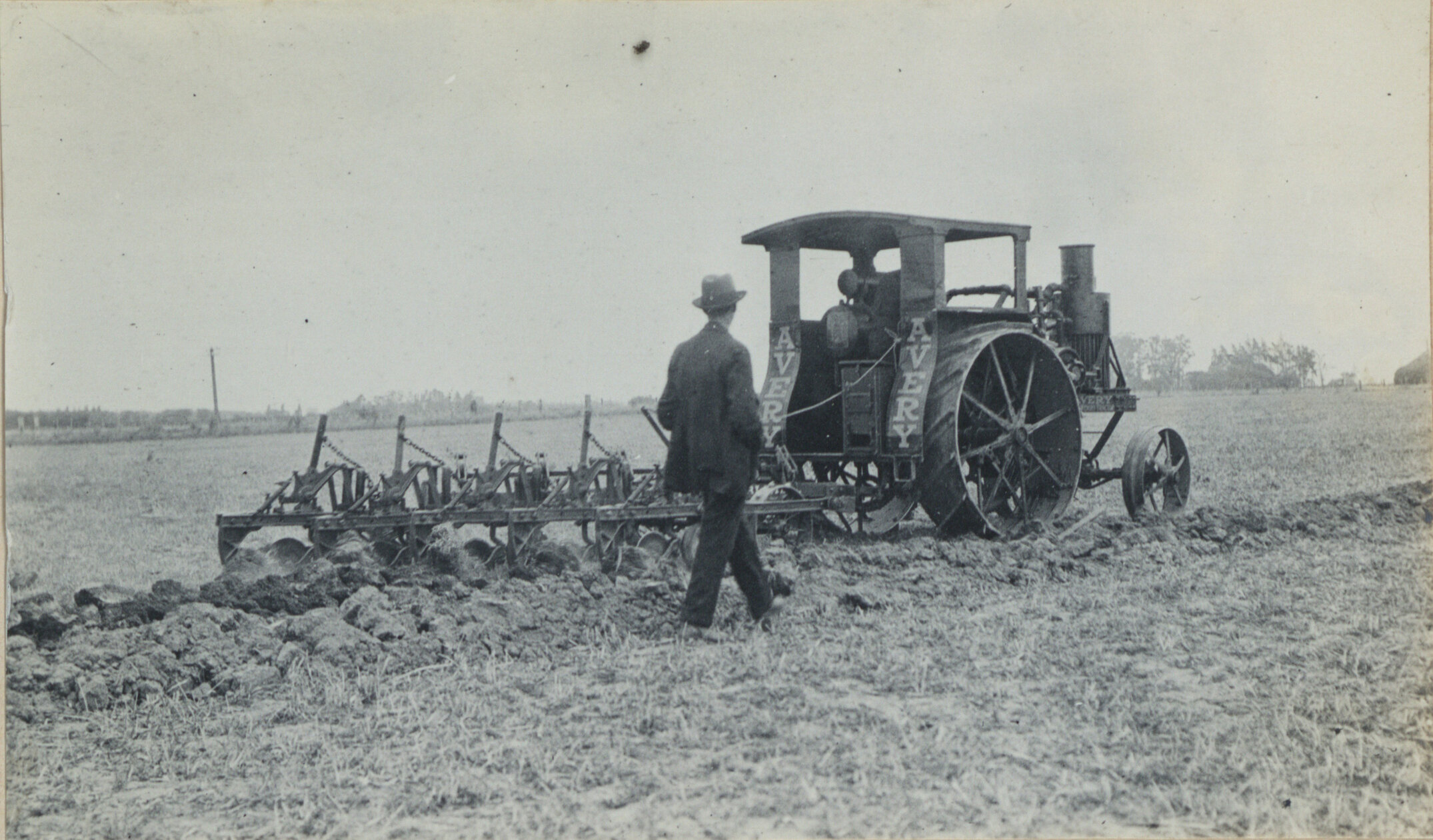 Avery tractor in trial at Lincoln