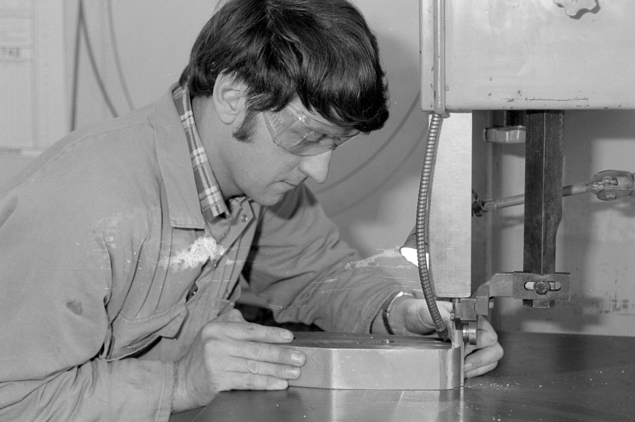 NZAEI Staff in Work Situations, Open Days, September 1985 01