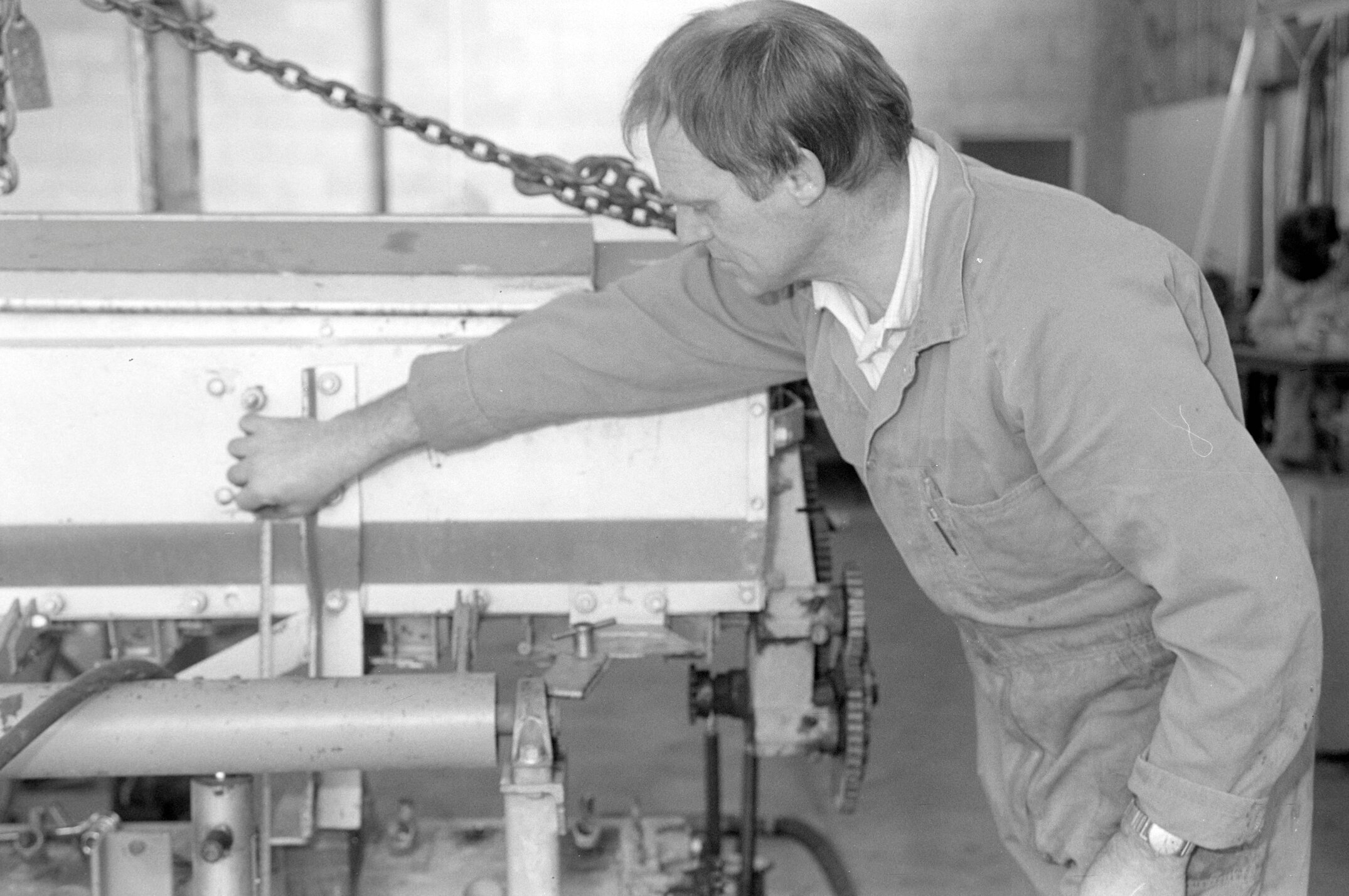 NZAEI Staff in Work Situations, Open Days, September 1985 02