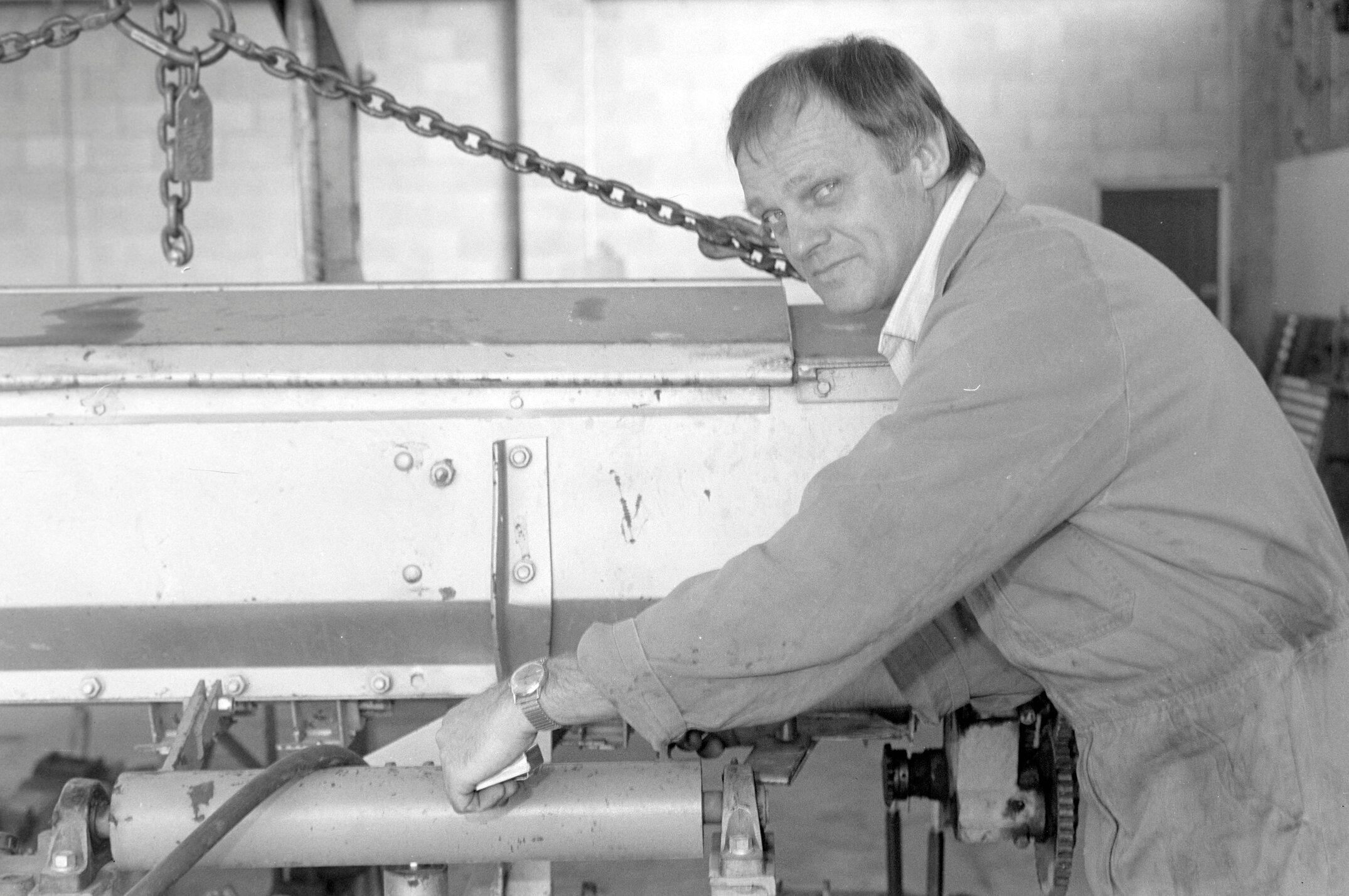NZAEI Staff in Work Situations, Open Days, September 1985 04